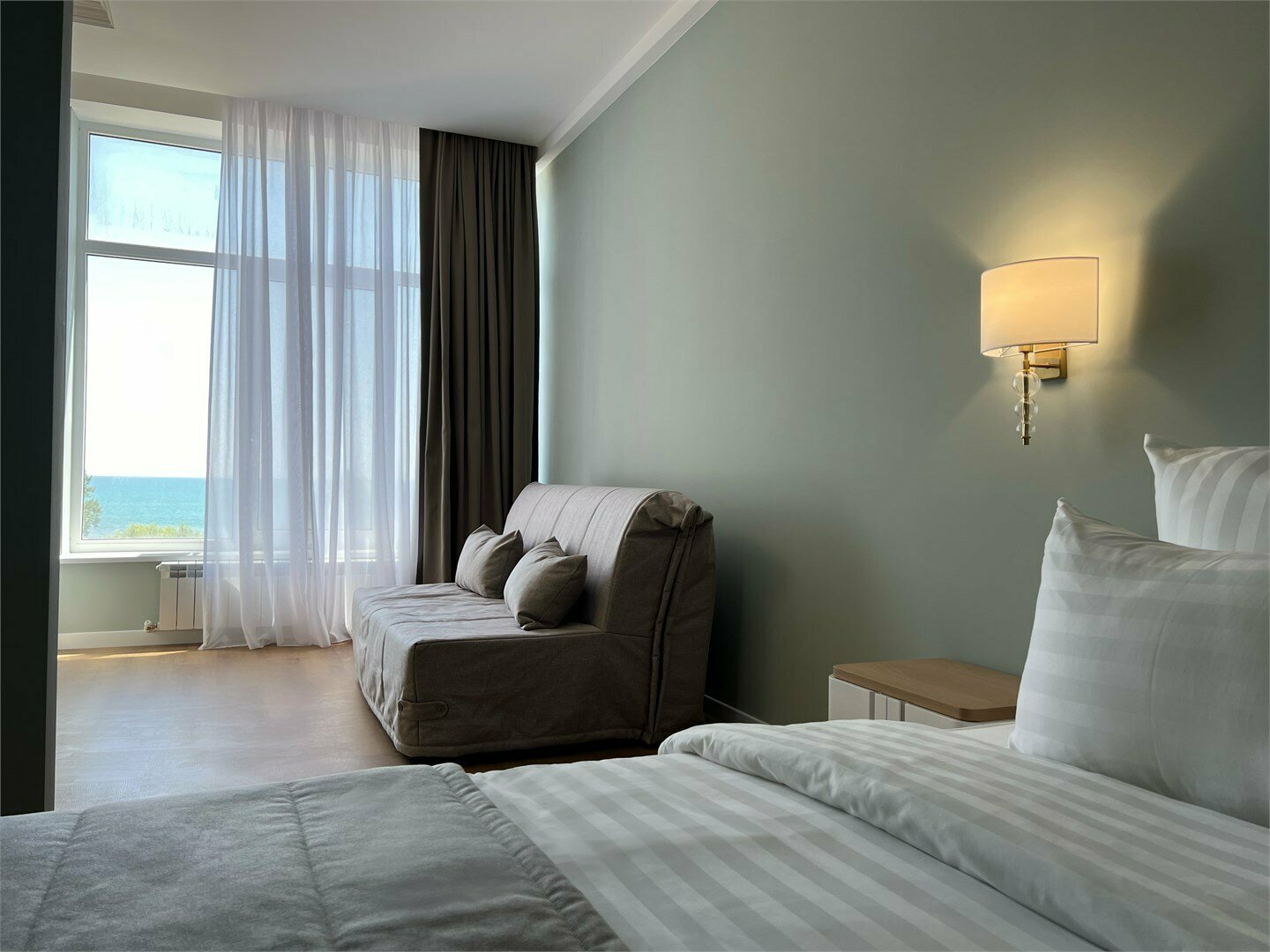 Семейный полулюкс с террасой с видом на море