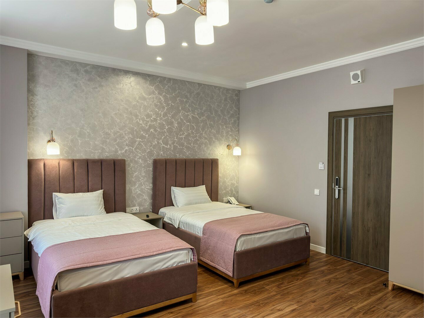 Улучшенный двухместный номер с двумя раздельными кроватями, с террасой