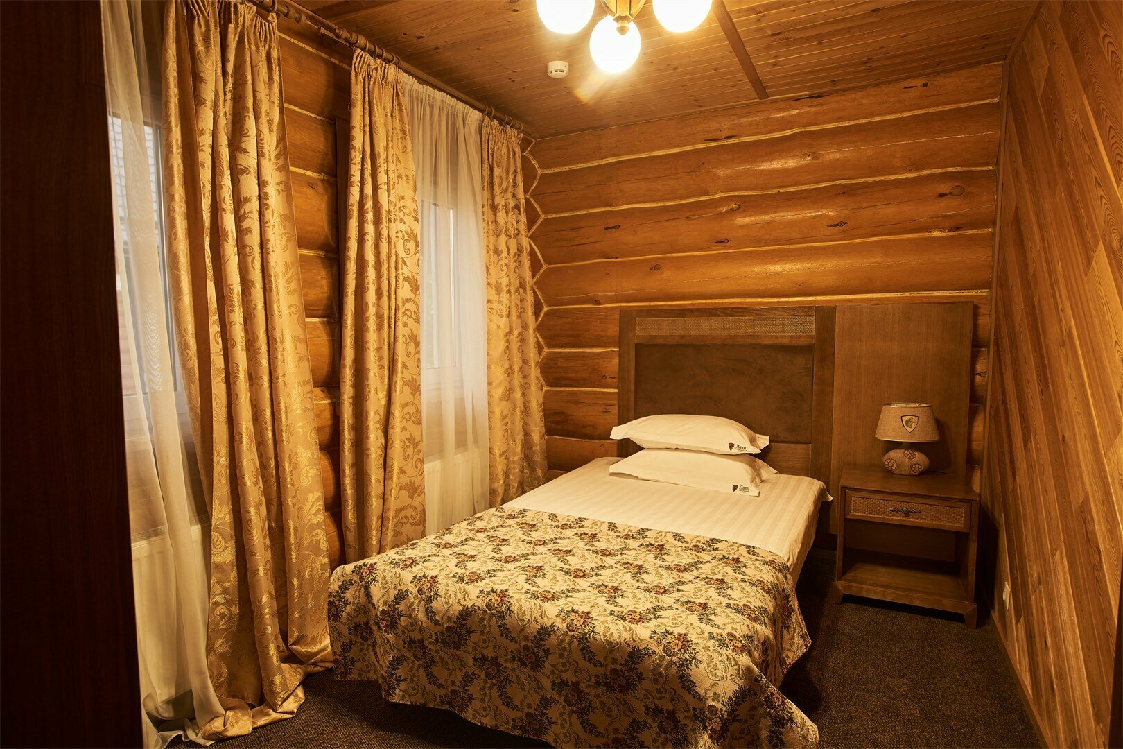 Семейный номер в "Бревенчатом доме"