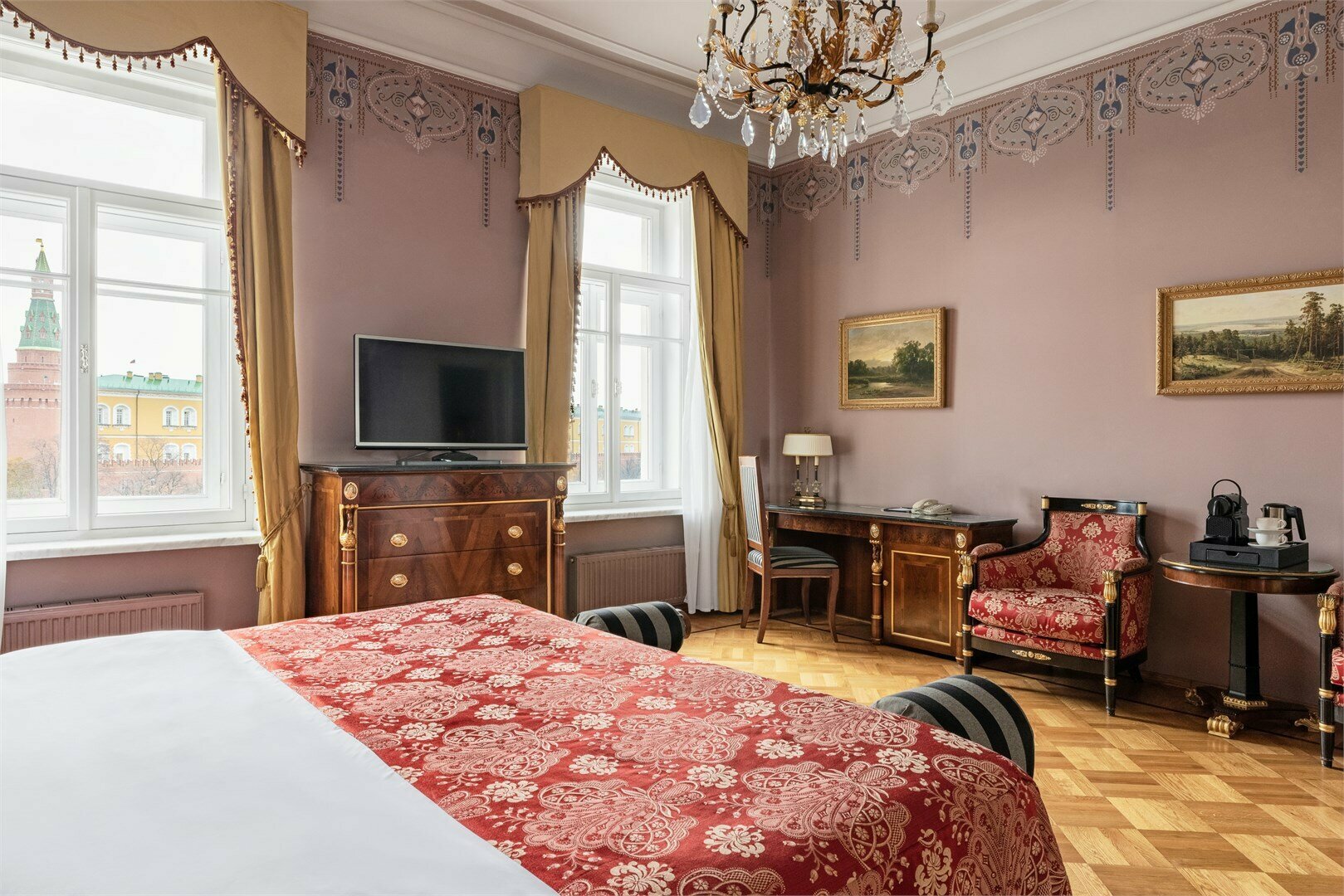 Студия с видом на Кремль