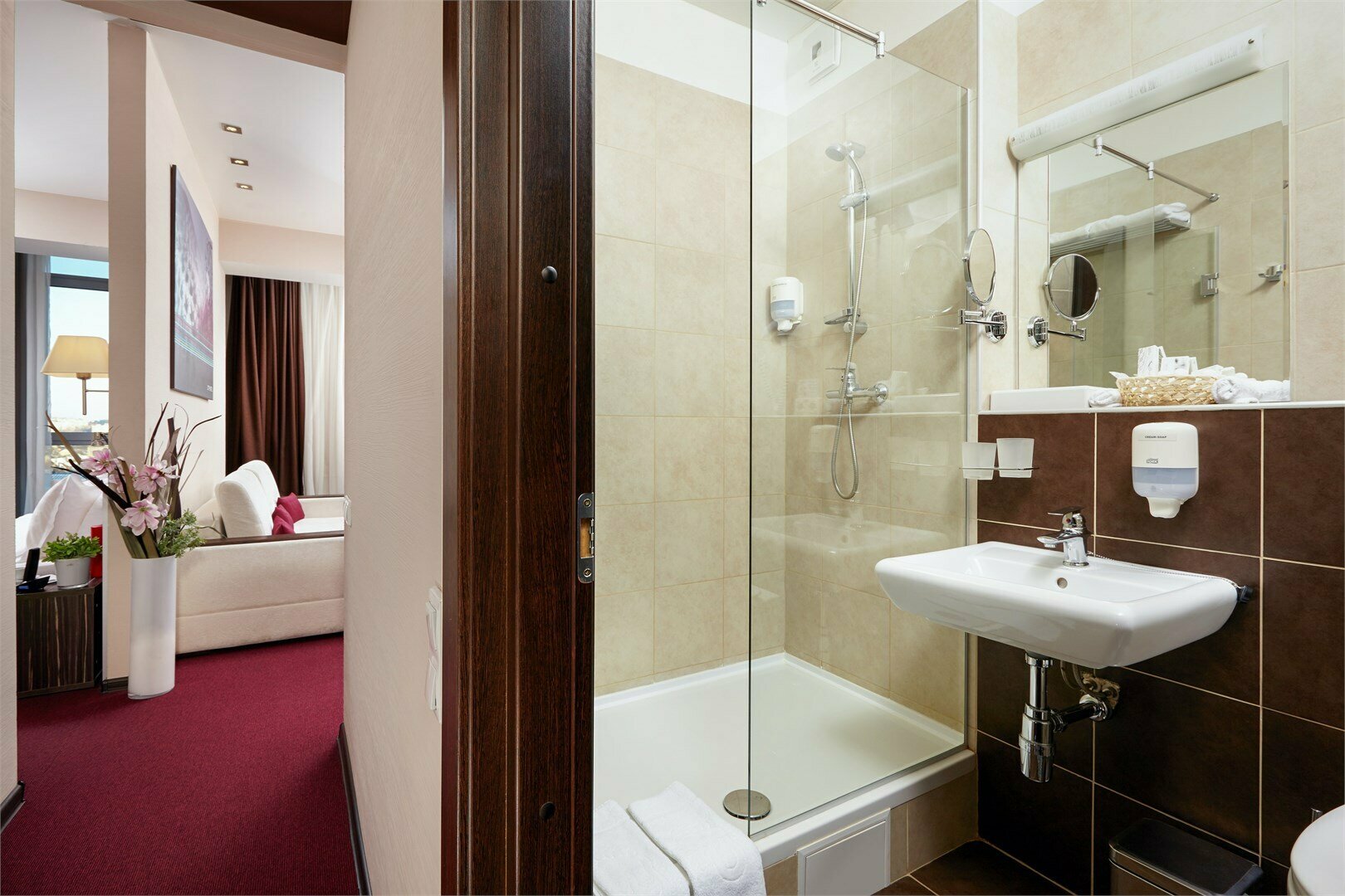 Джуниор Сюит