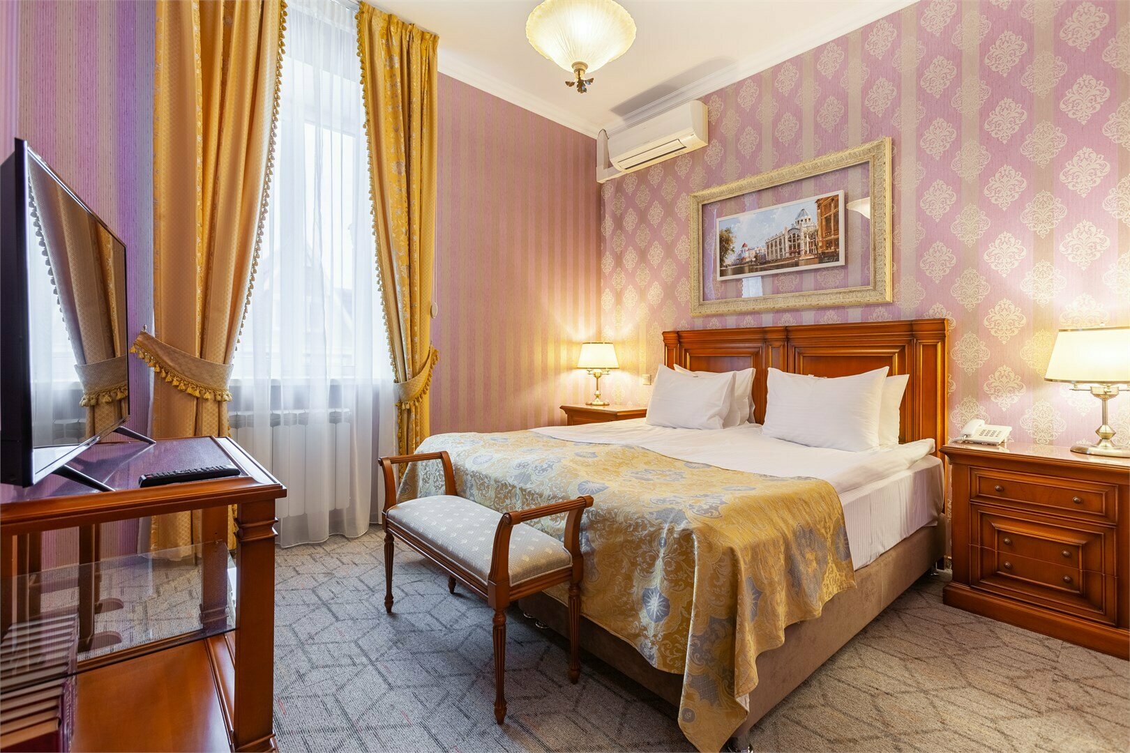 Двухкомнатный Люкс с двуспальной кроватью