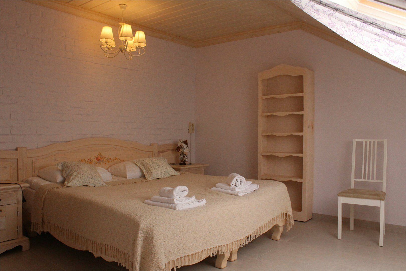 Трёхместный мансардный номер Люкс