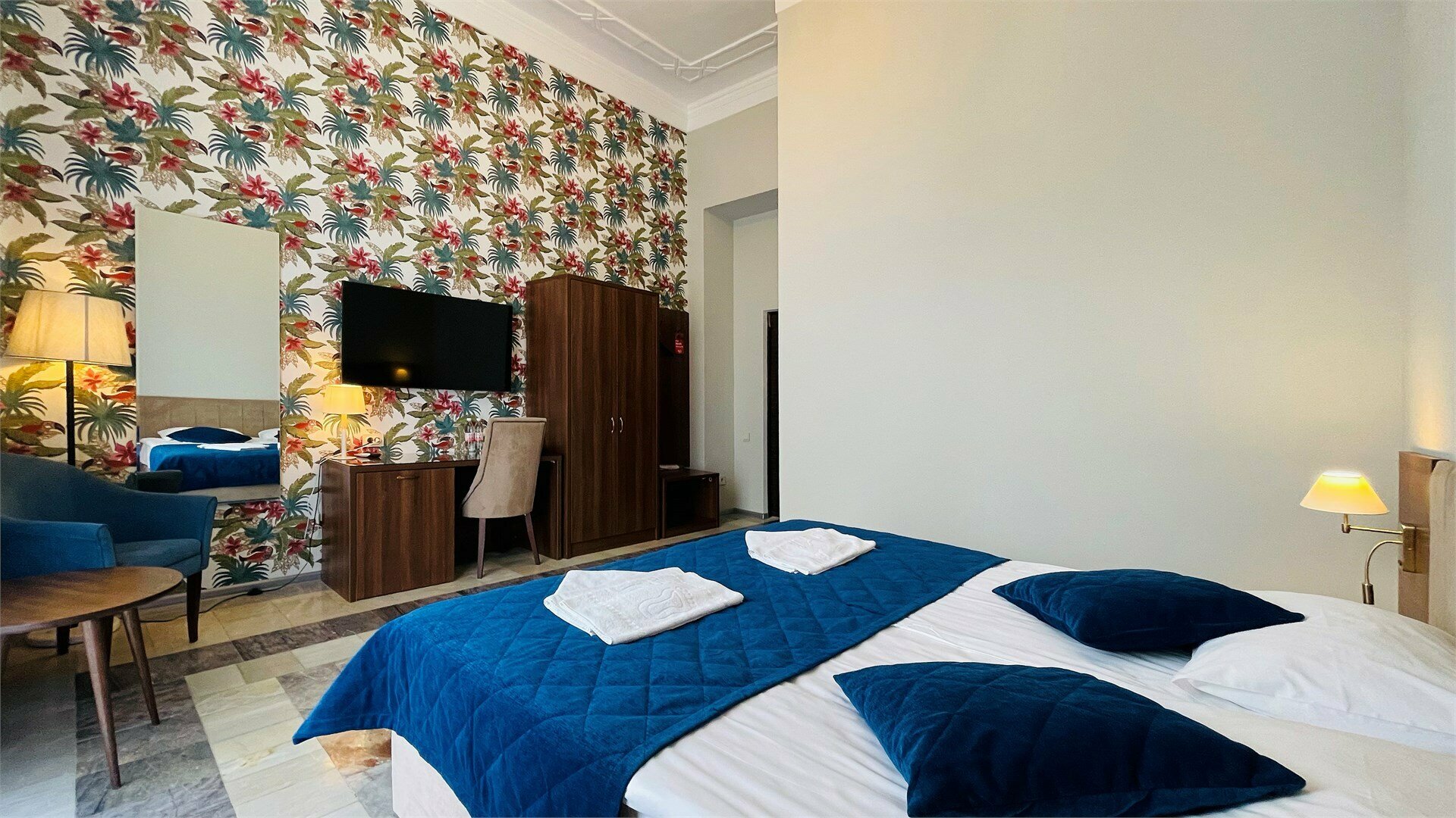 Полулюкс с балконом