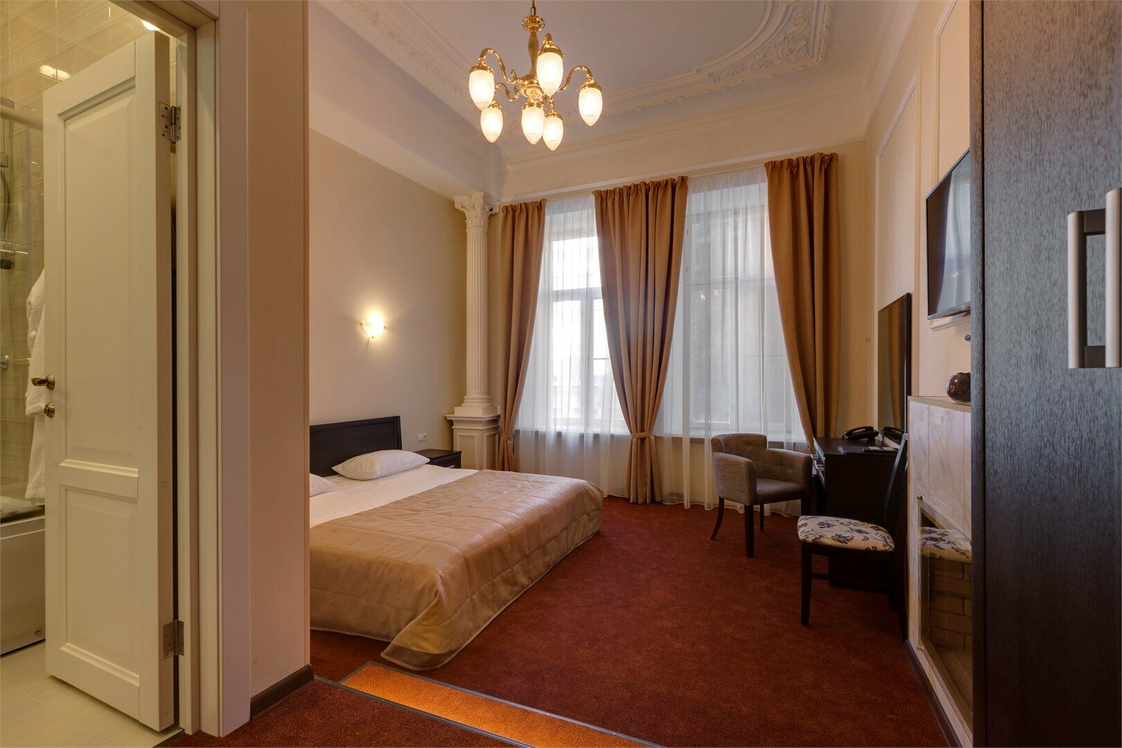 Люкс с камином и кроватью King-size