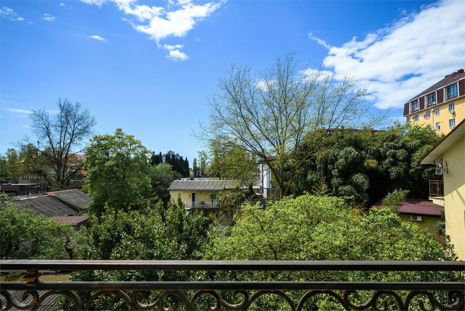 Трехместный номер с балконом