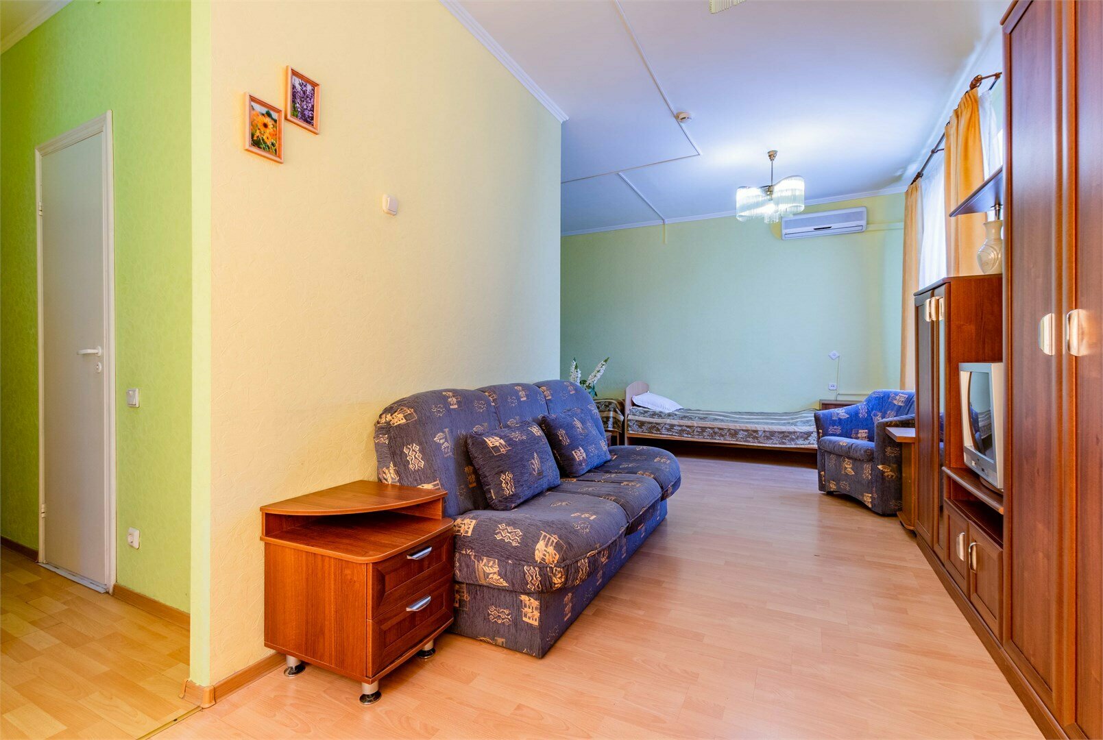 Трехместный номер СТАНДАРТ с тремя односпальными кроватями и собственными удобствами