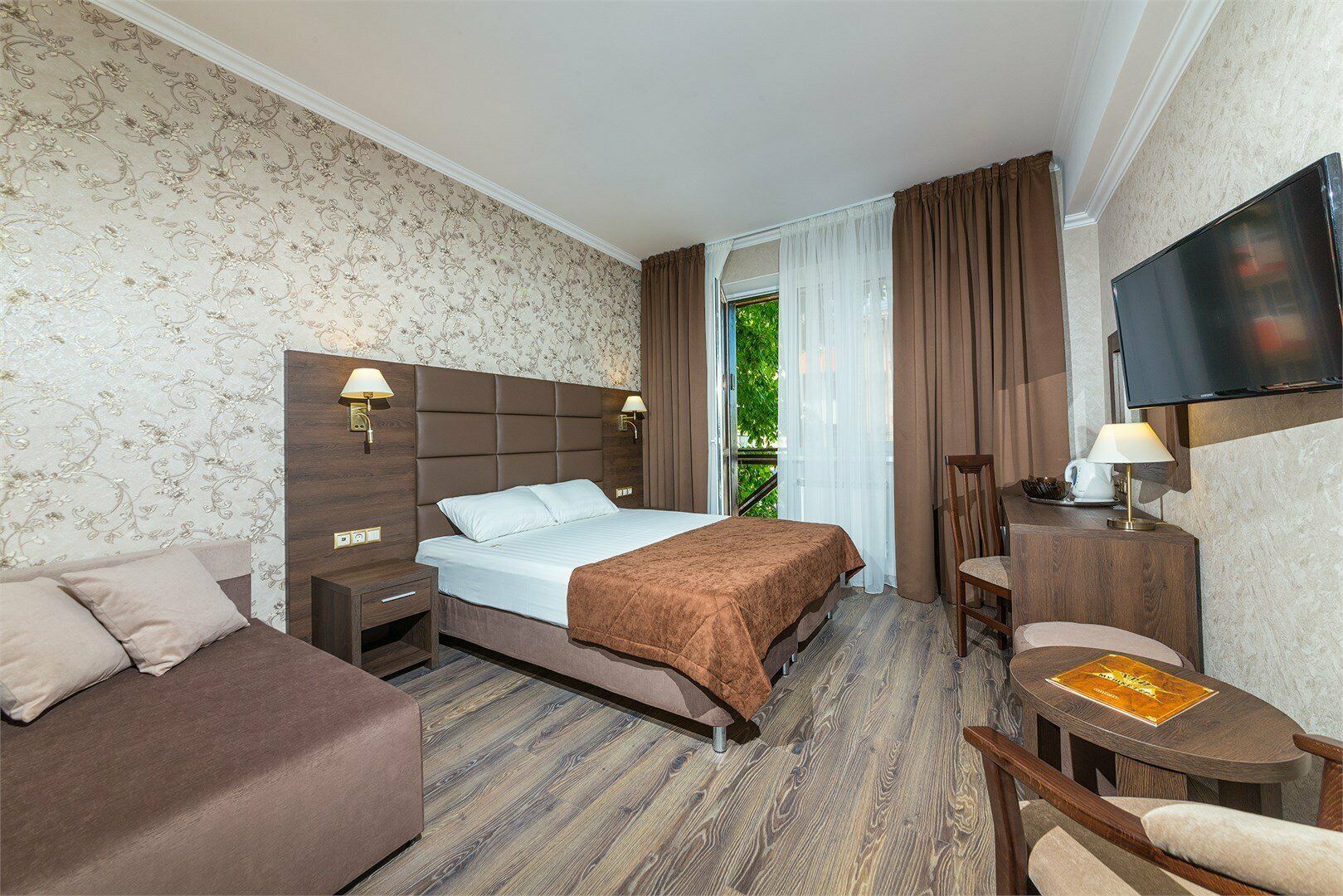 Двухместный номер с видом на ул. Терская