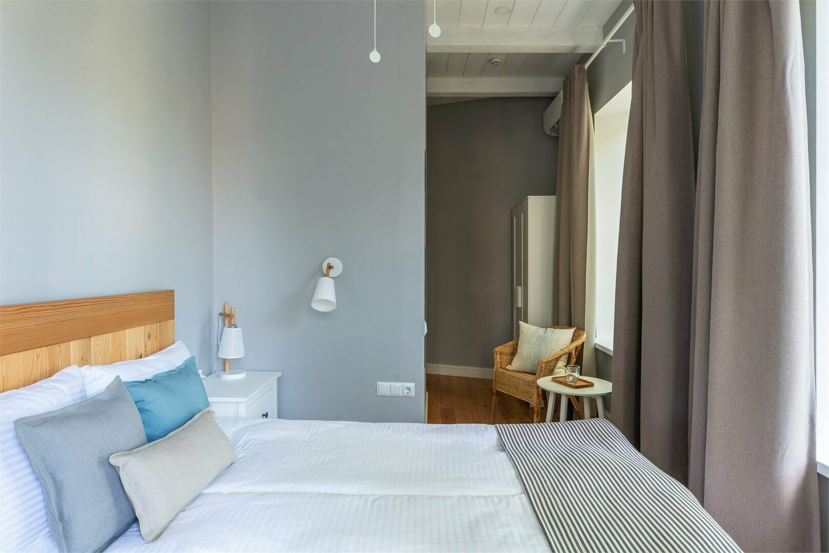 Улучшенный 2х местный номер с 1 кроватью