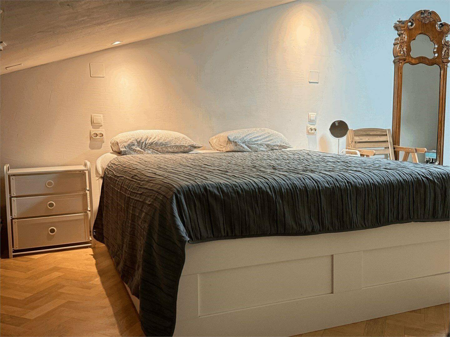 1 - Мансарда Без окон - 1