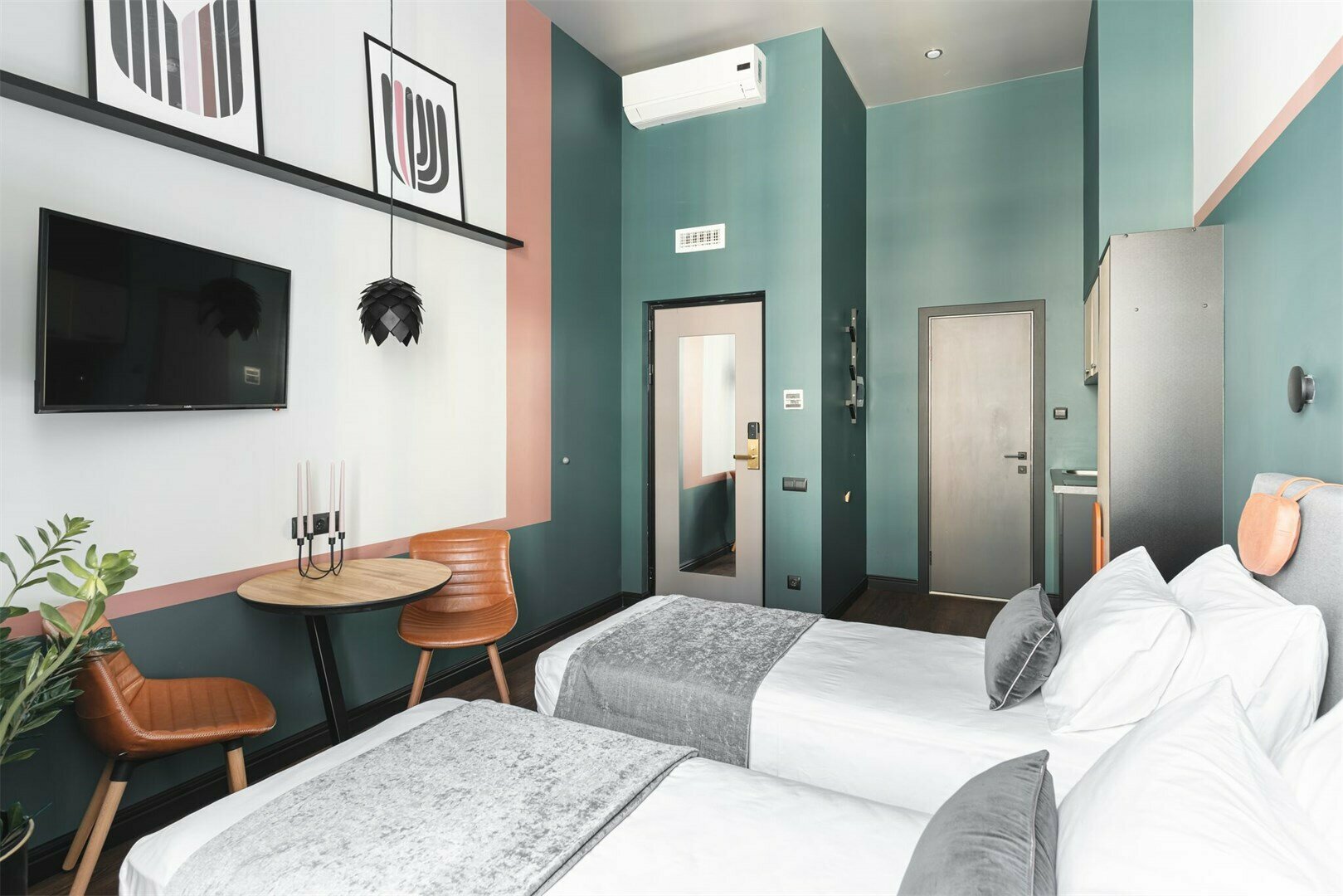 Стандартный номер-студио с видом во двор