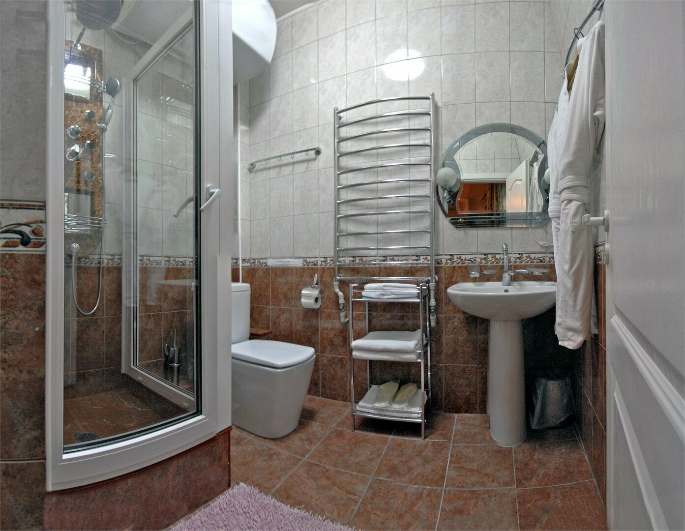 "Полулюкс" 107 с балконом