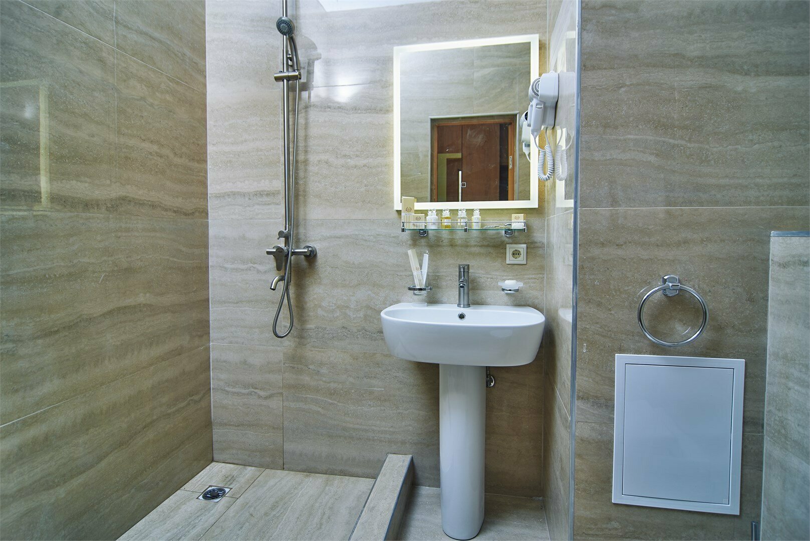 Двухкомнатный Люкс c балконом (31.12.25 г. Новогодний банкет включен в стоимость)