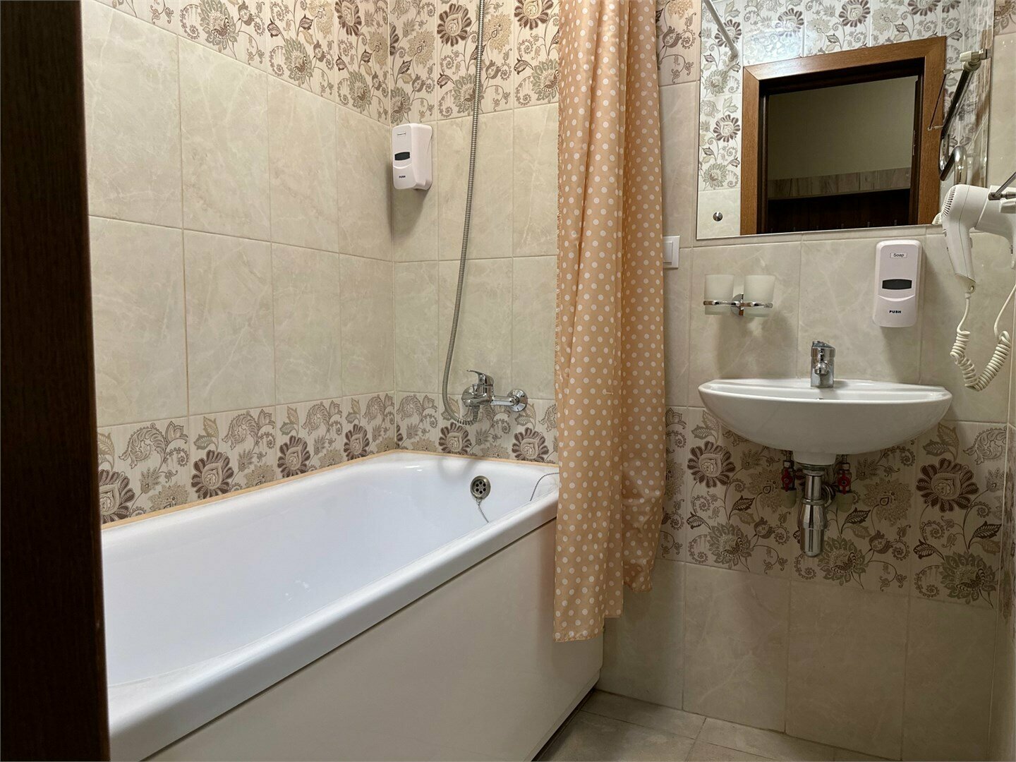 Кровать в общем 8-местном номере