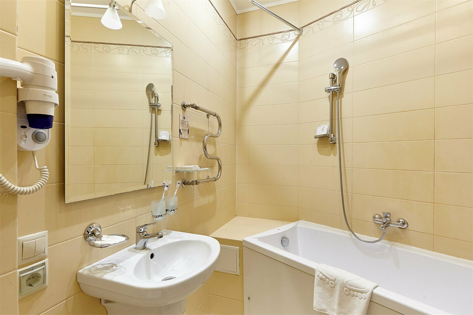 Престиж с одной двухспальной кроватью