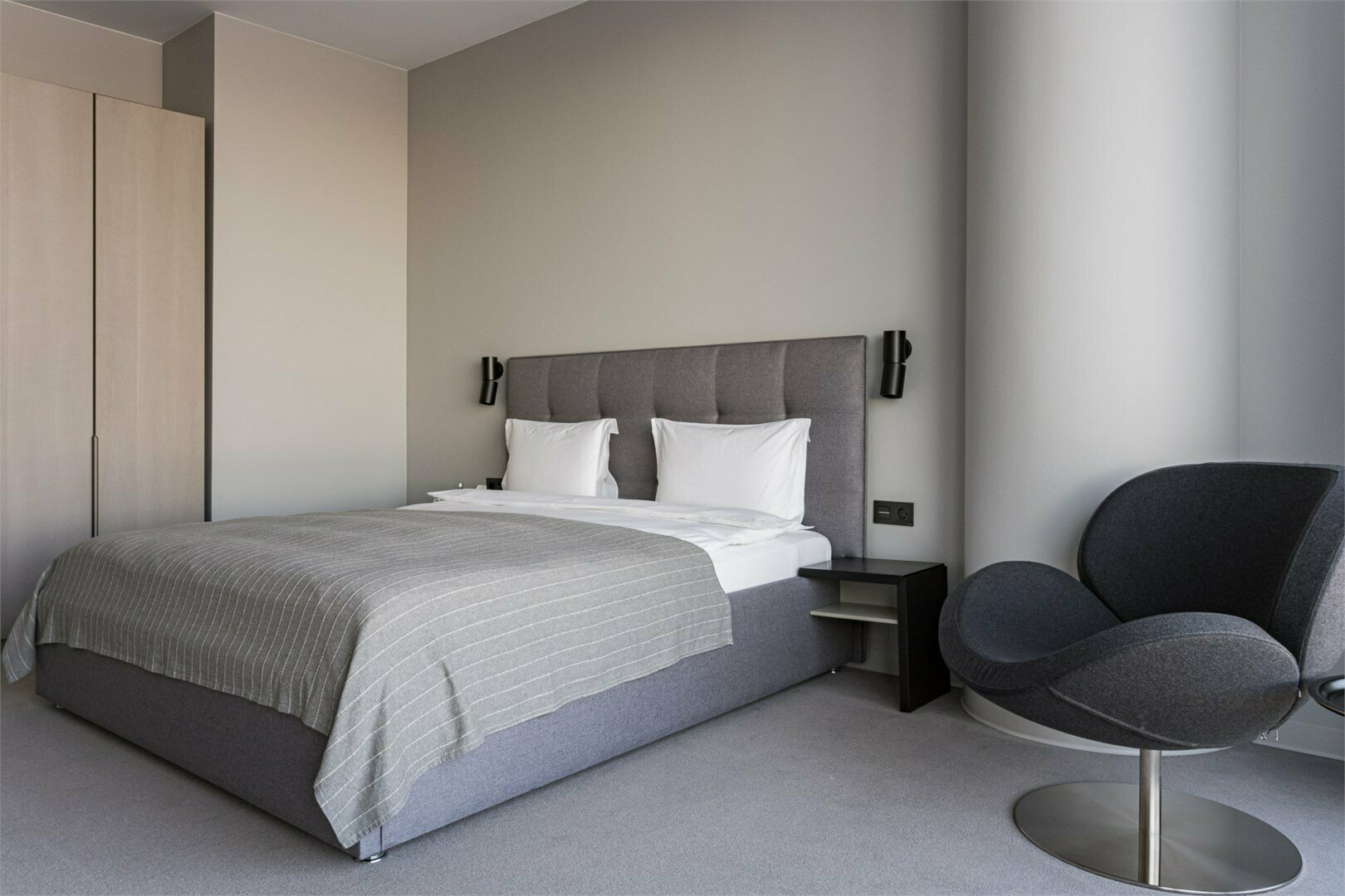 Стандарт с видом на пруд