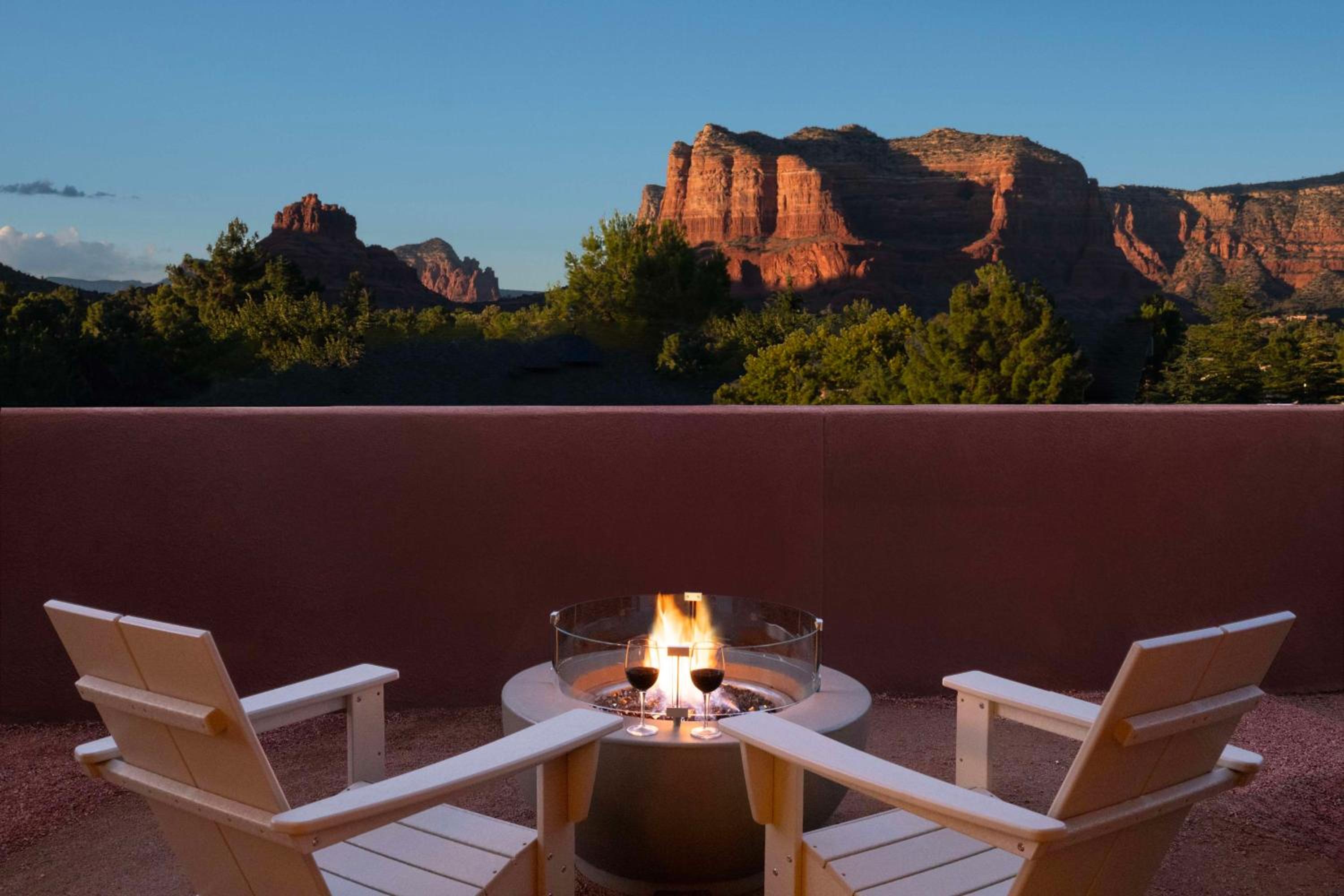 Double Queen Room with Hearing Accessible Tub - Red Rock View