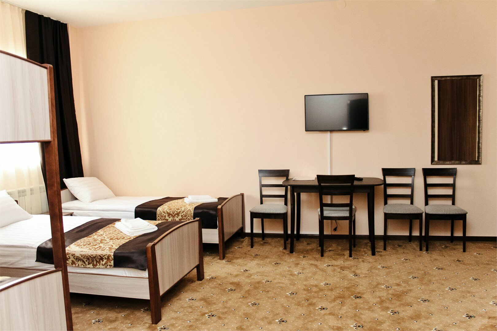 Общий 6-местный номер для мужчин и женщин