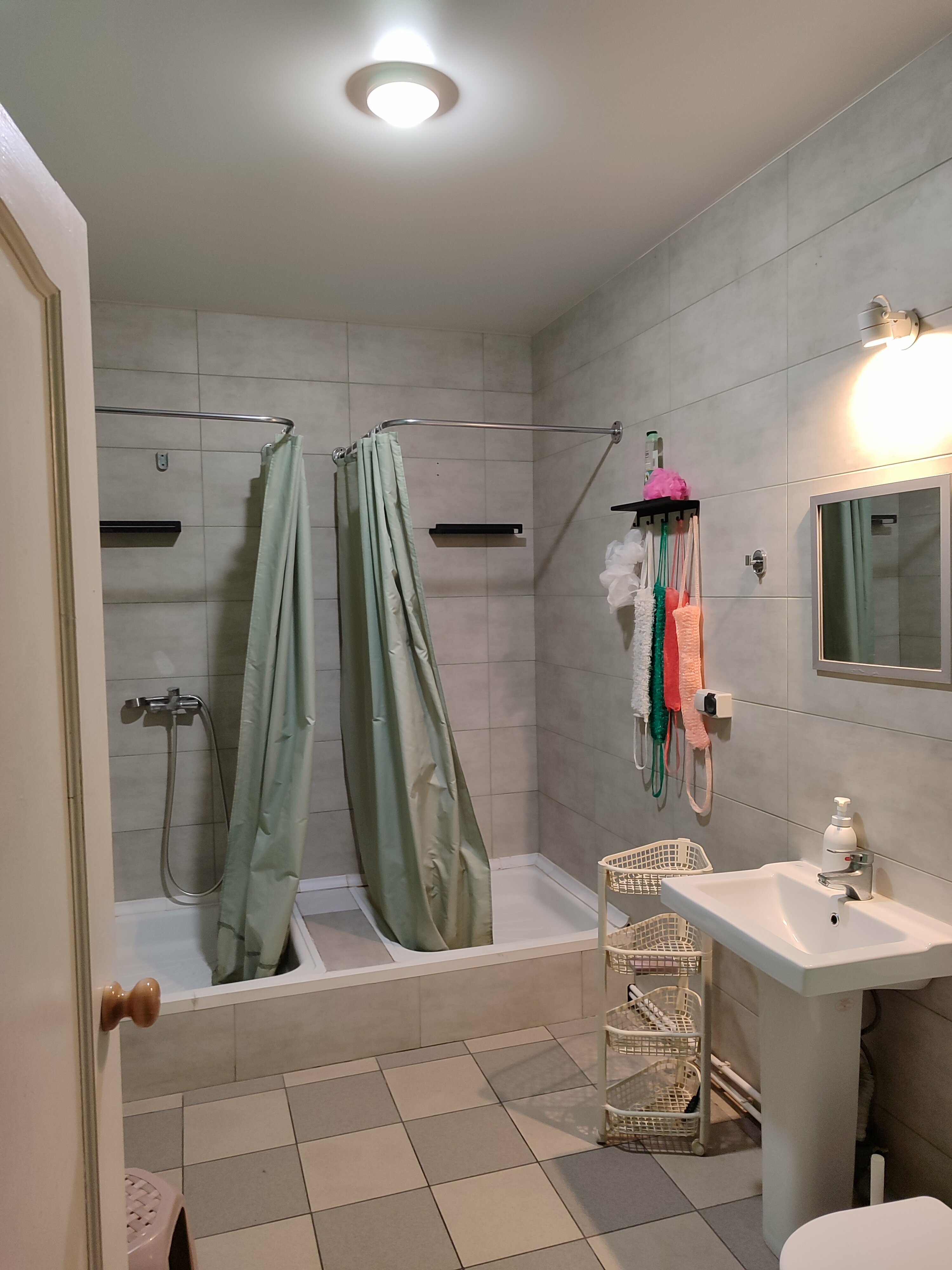 Кровать в общем номере для мужчин