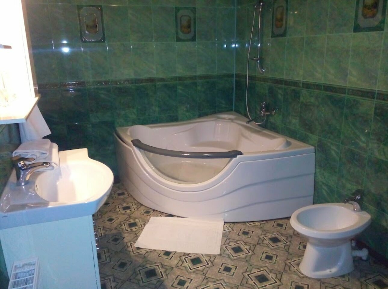 Двухместный номер с 2 отдельными кроватями и ванной