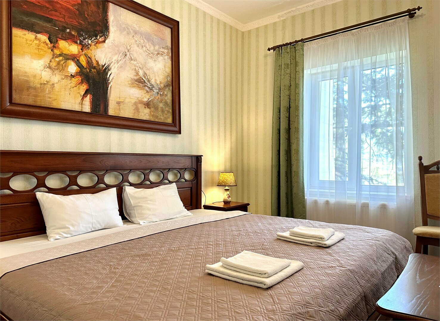 Номера Комфорт без балкона с одной совместной кроватью с видом на море