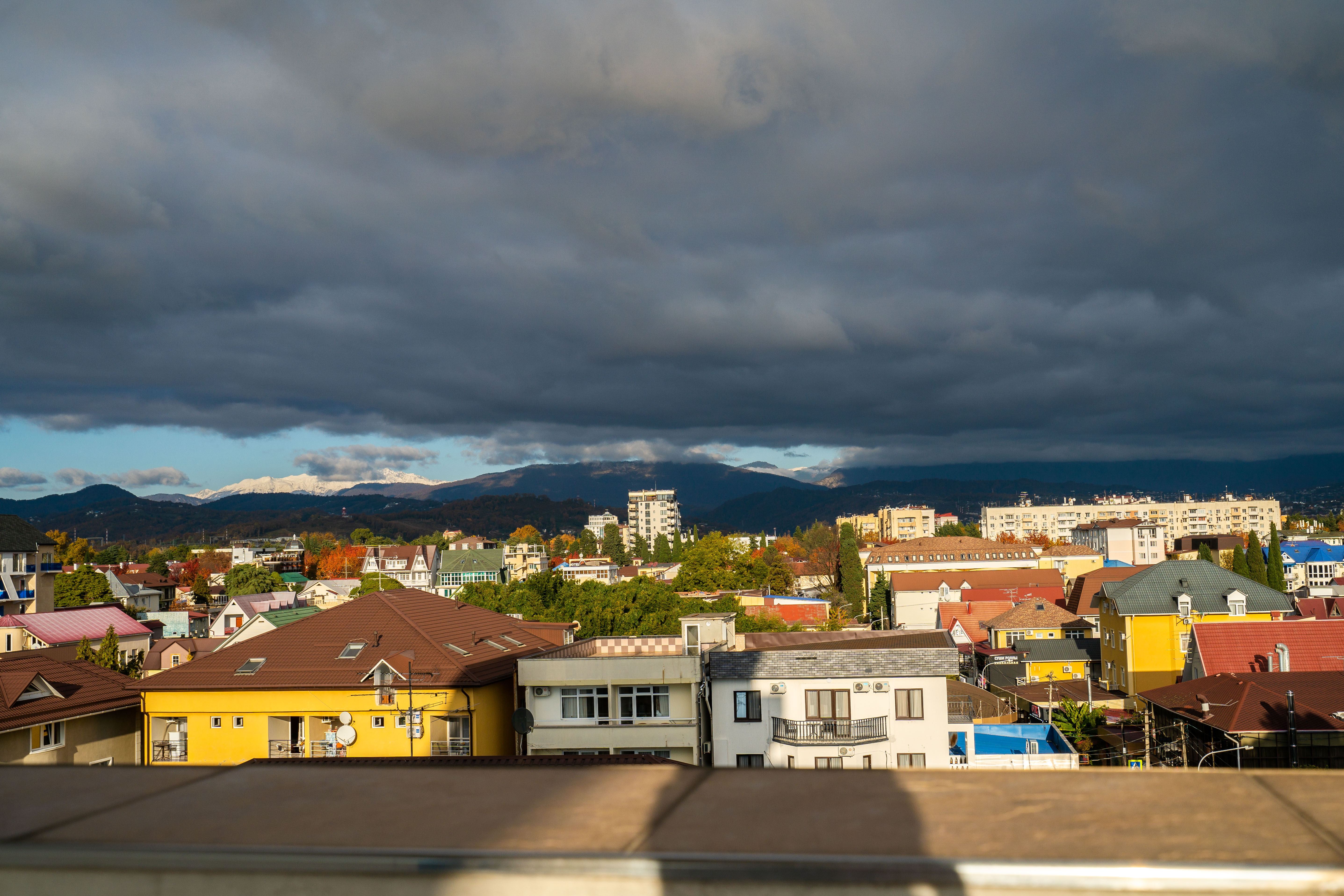 Семейный номер с боковым видом на море