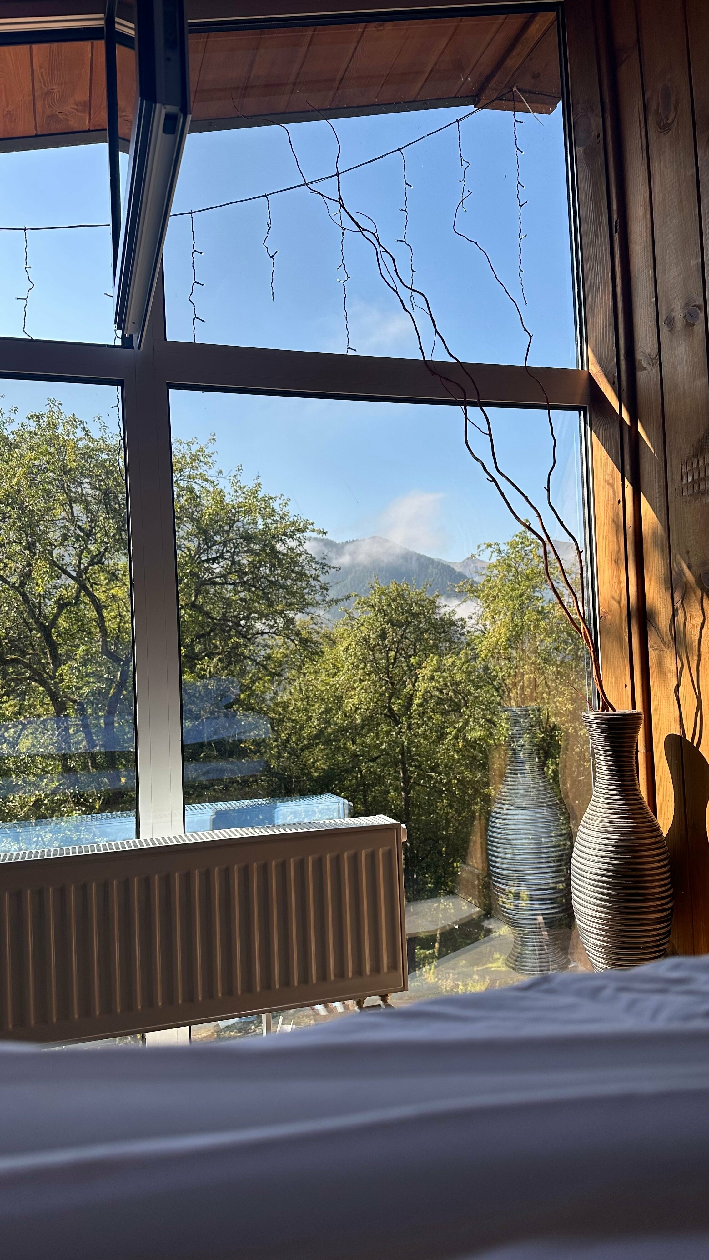 Двухэтажный дом с двумя спальнями на втором этаже