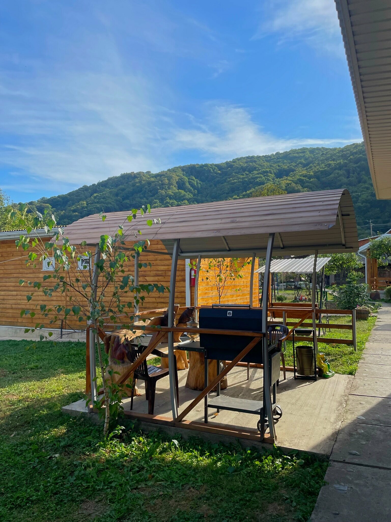 Двухместный номер с двуспальной кроватью и дополнительной кроватью