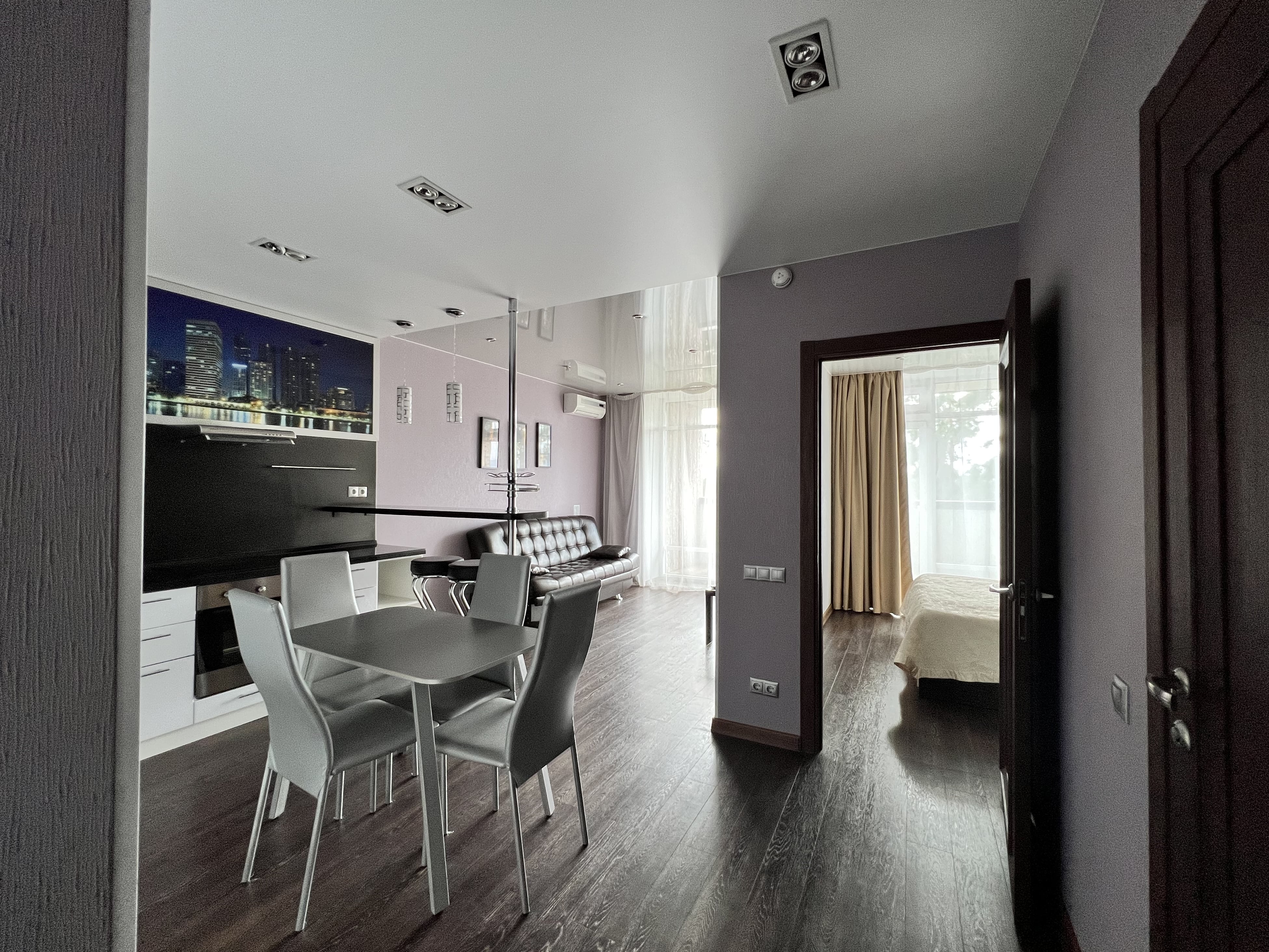 Семейный номер с видом на озеро