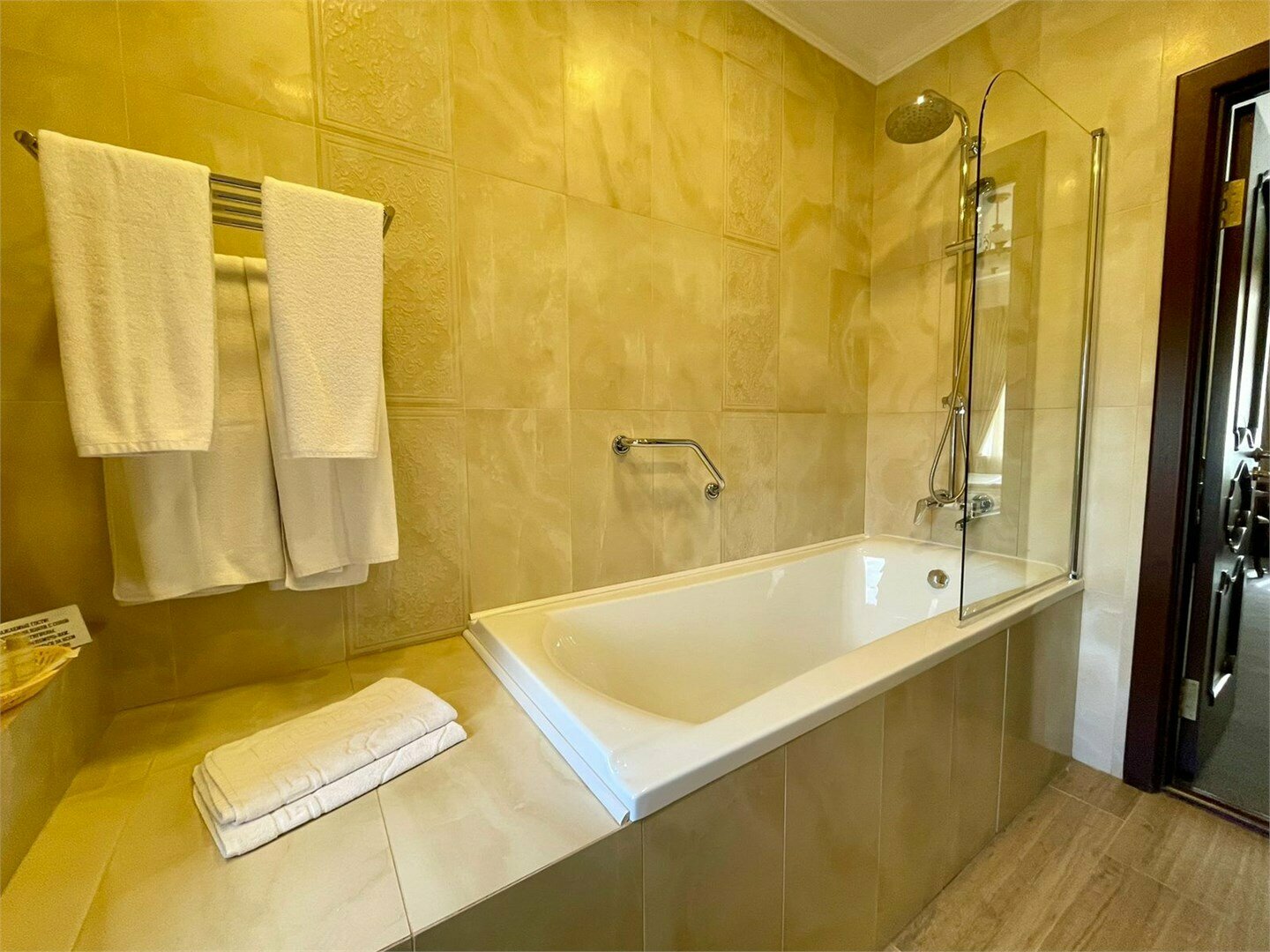 Улучшенный двухместный номер с 2 отдельными кроватями