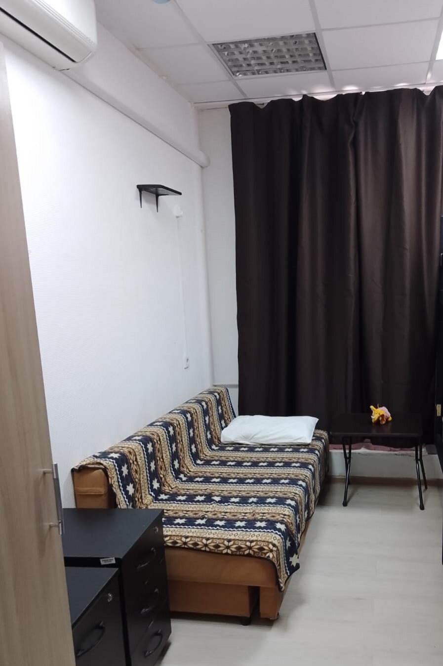 Кровать в общем номере для мужчин