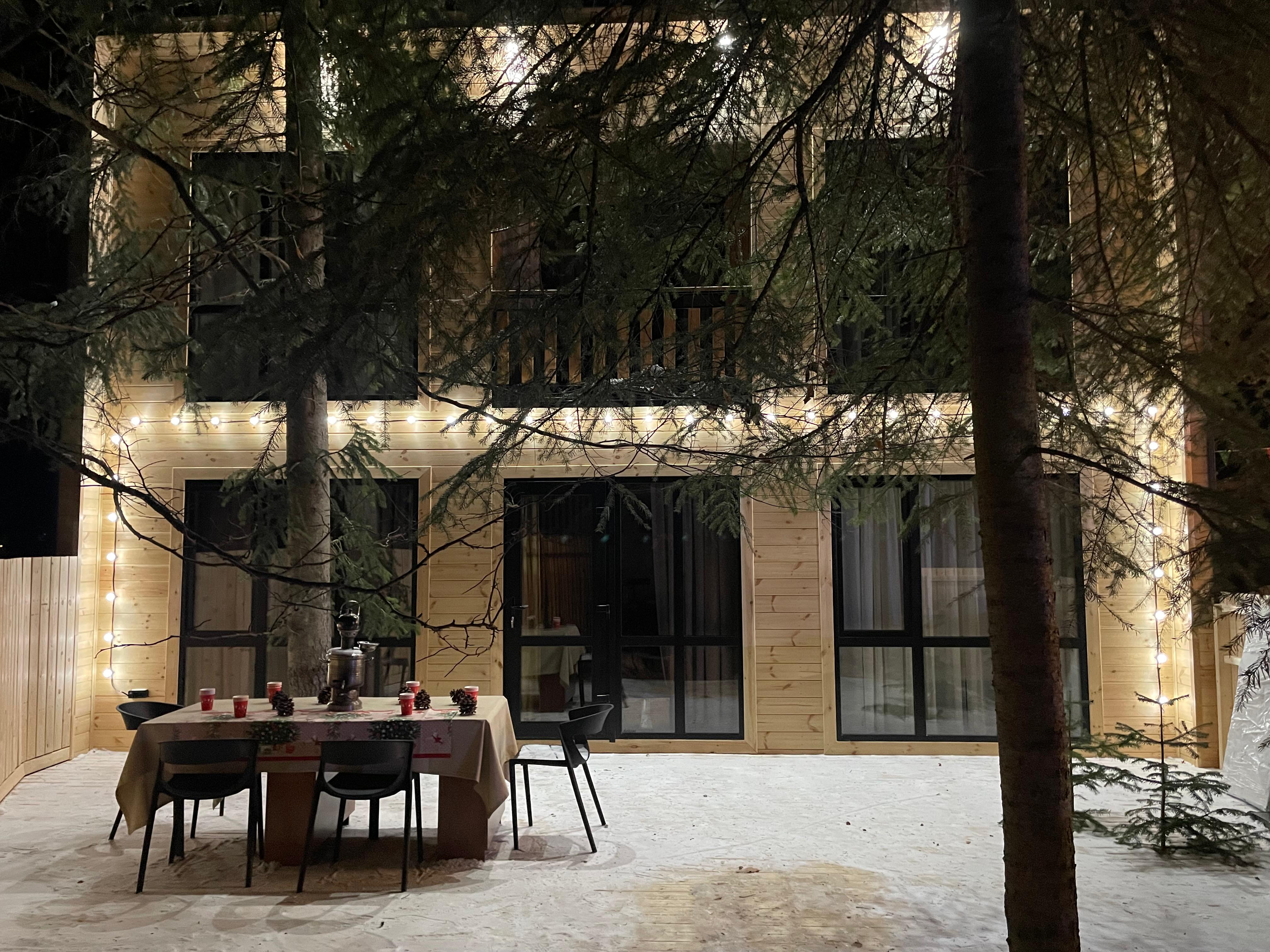 Коттедж с балконом