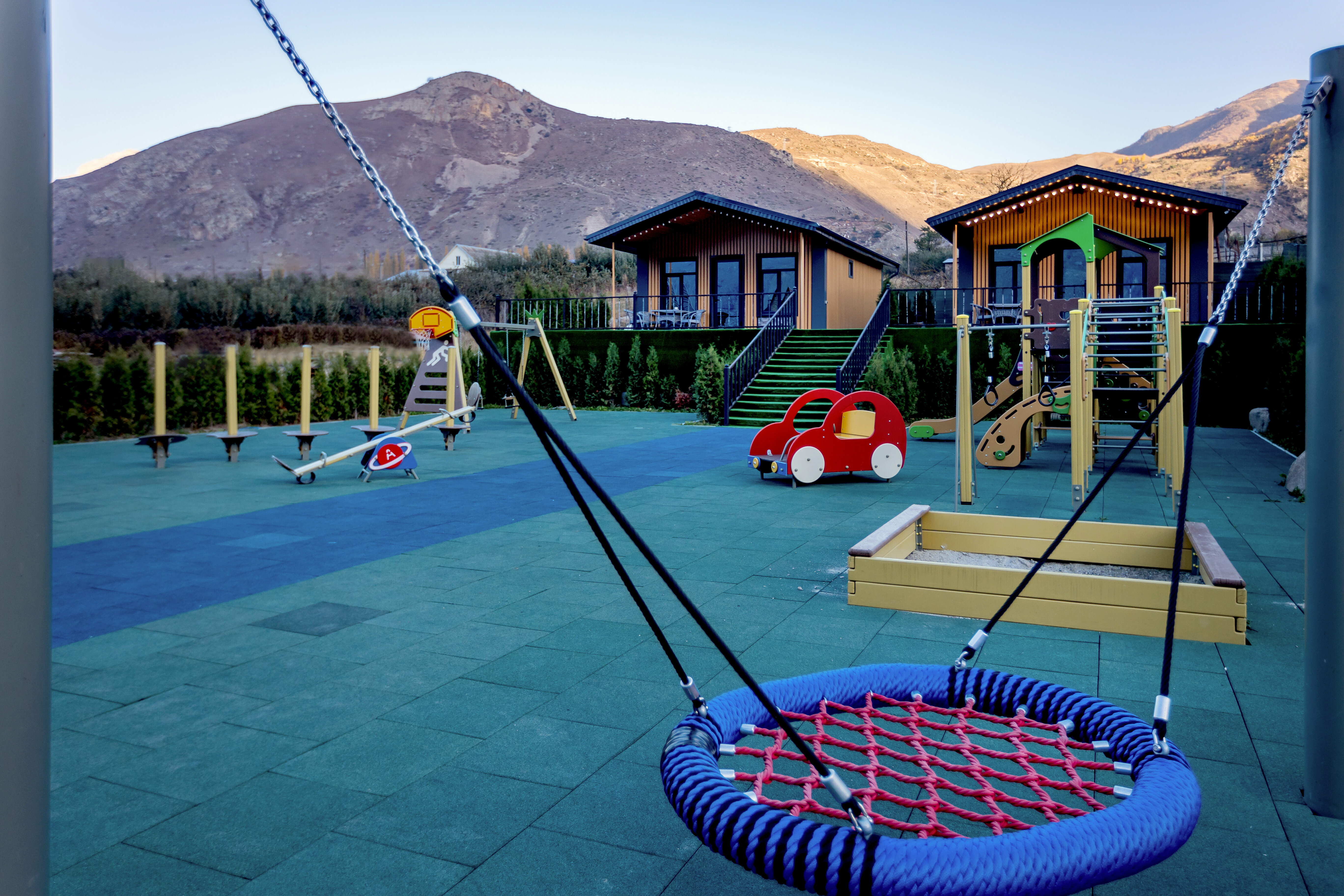 Семейный номер с видом на горы