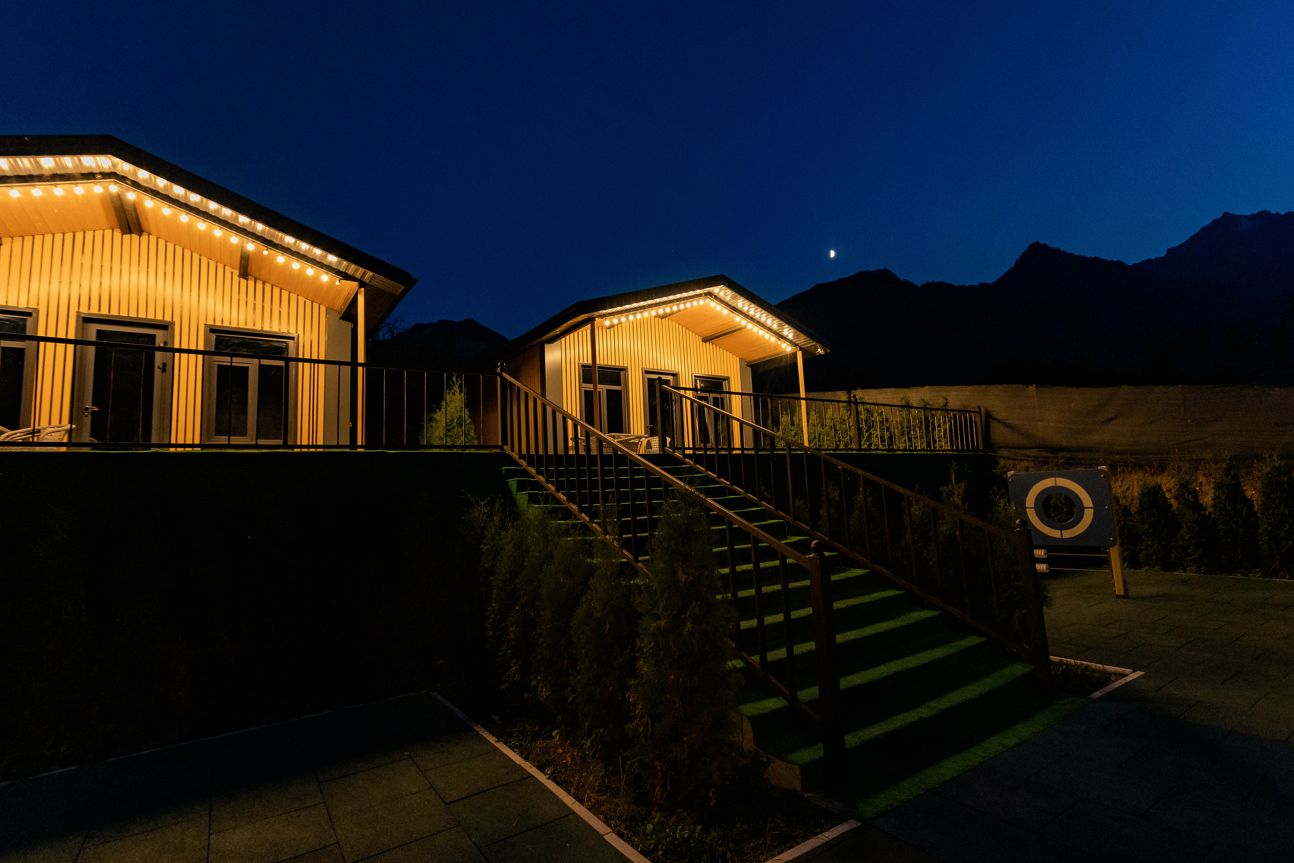 Семейный номер с видом на горы