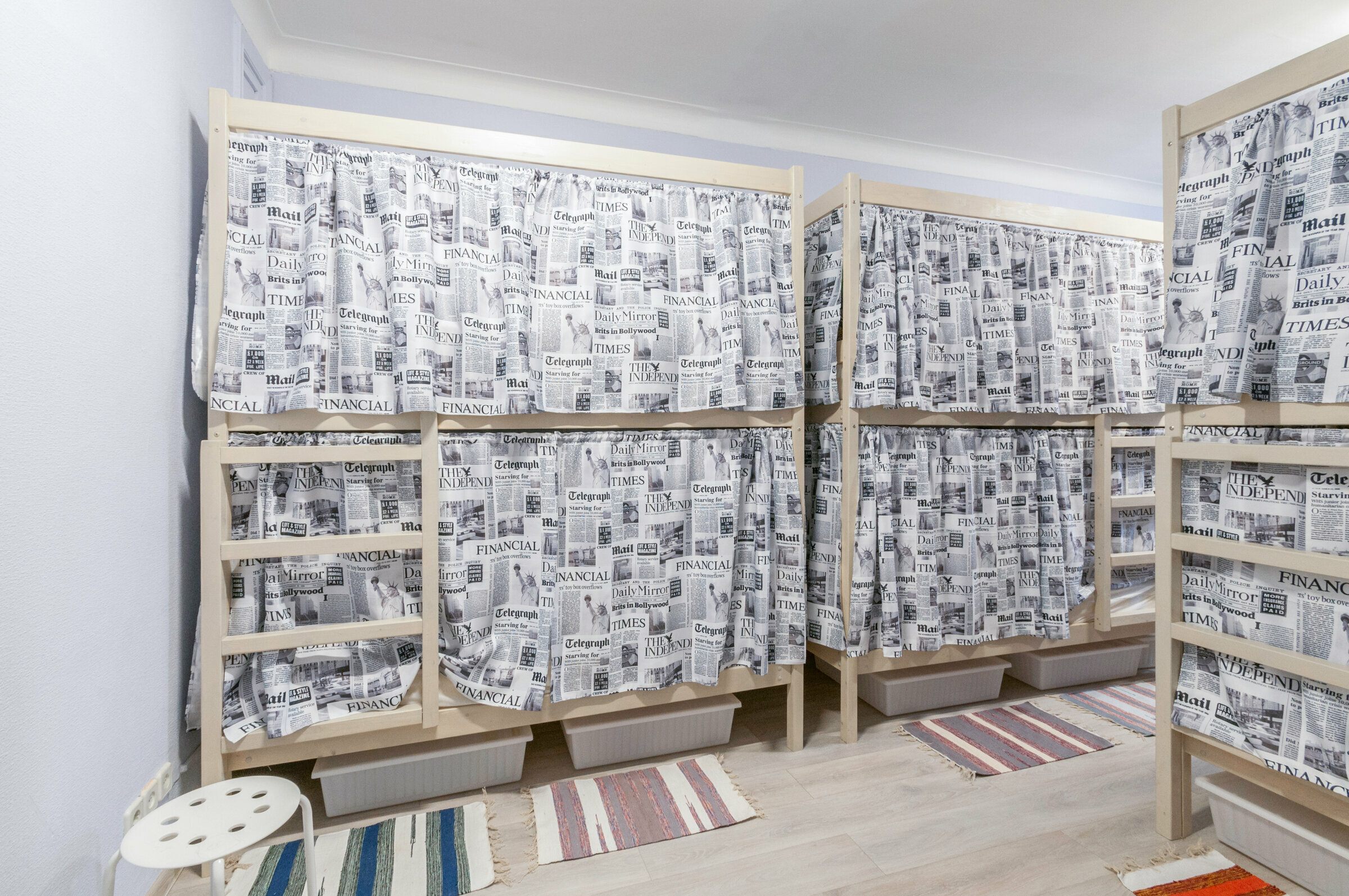 Спальное место на двухъярусной кровати в общем номере для мужчин и женщин