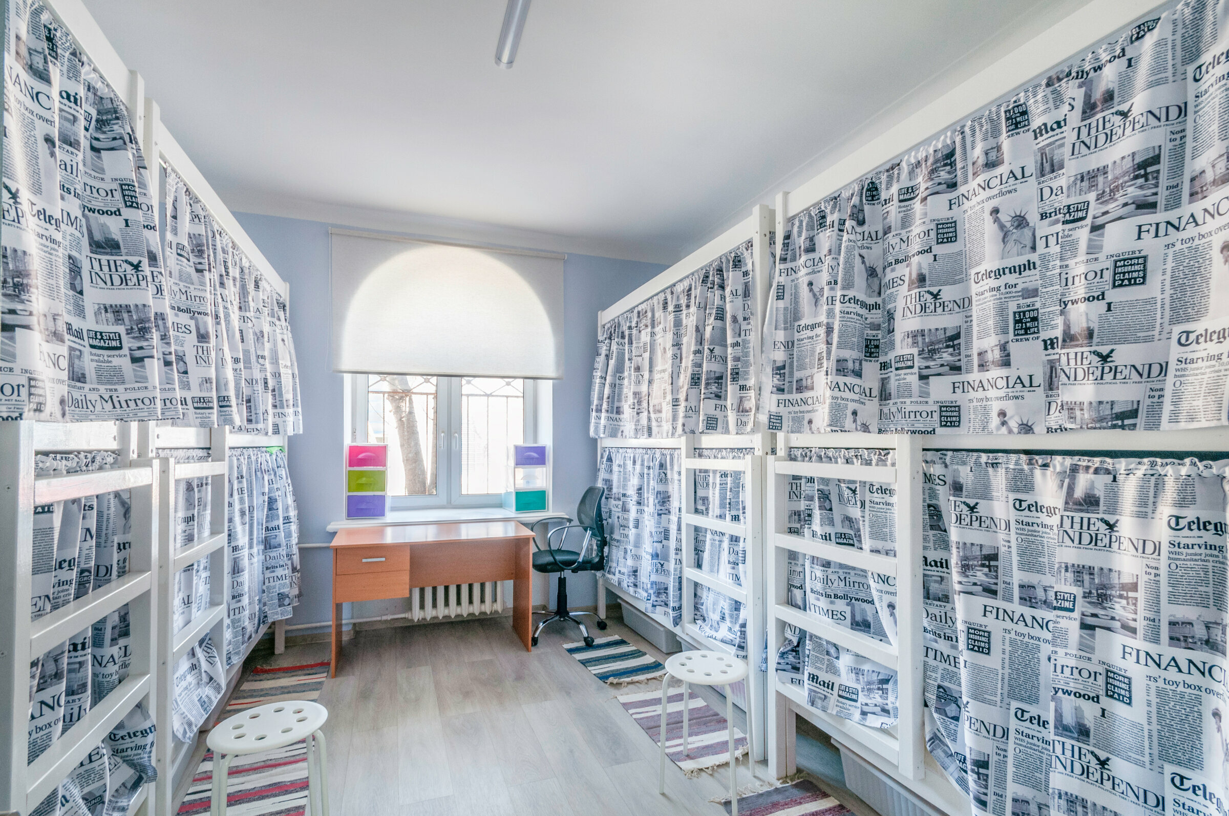 Спальное место на двухъярусной кровати в общем номере для женщин