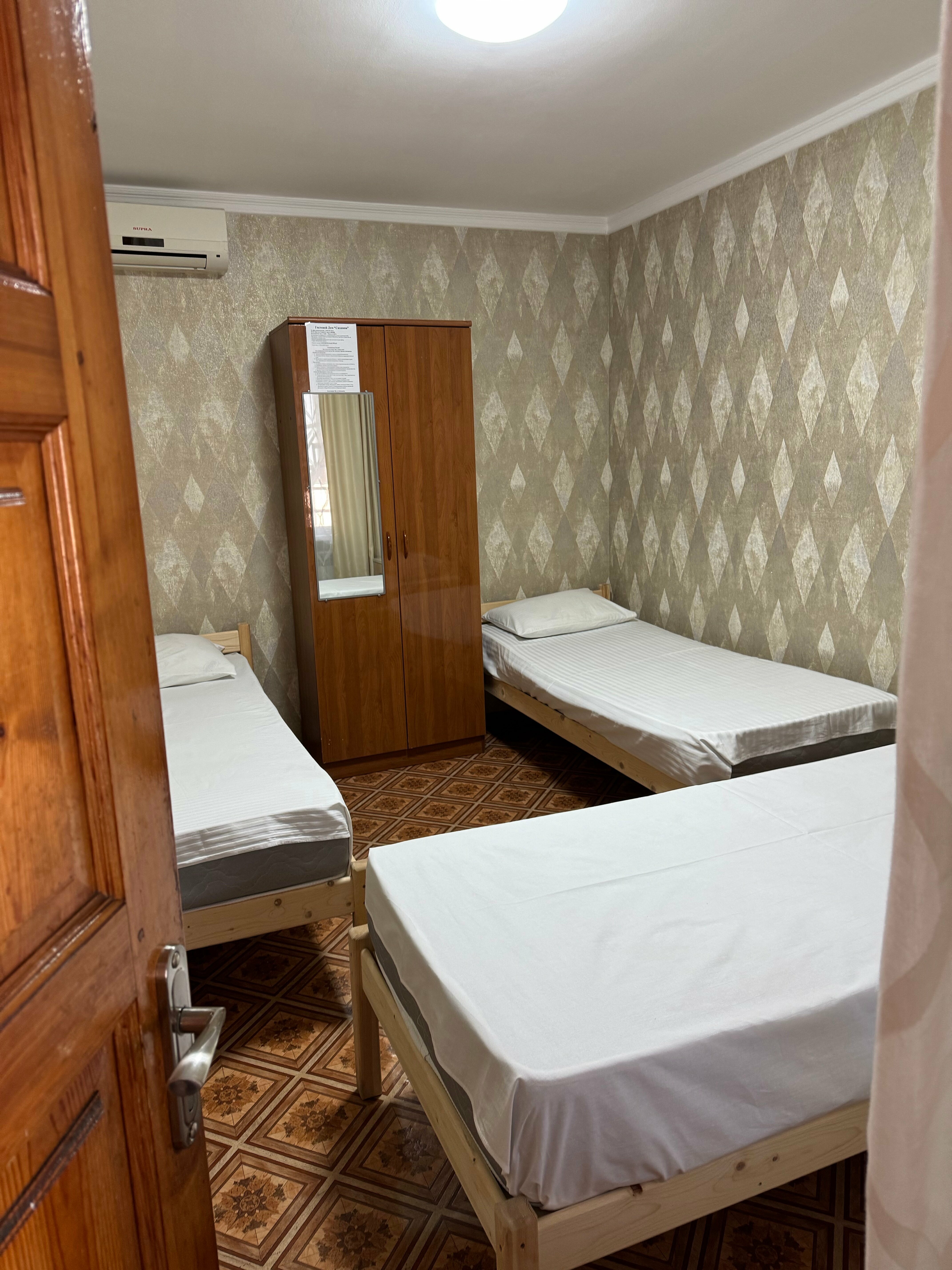 Трехместный номер эконом-класса