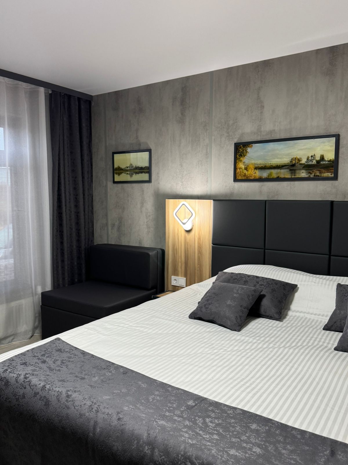 Двухместный номер с двуспальной кроватью и дополнительной кроватью