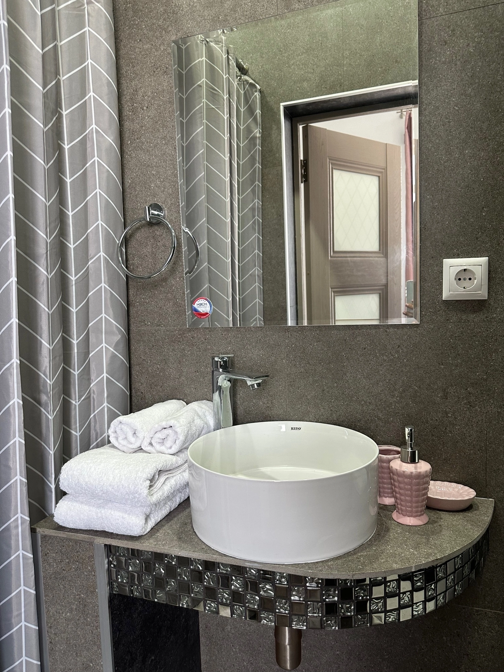 Двухместный номер Делюкс с 1 кроватью и боковым видом на море