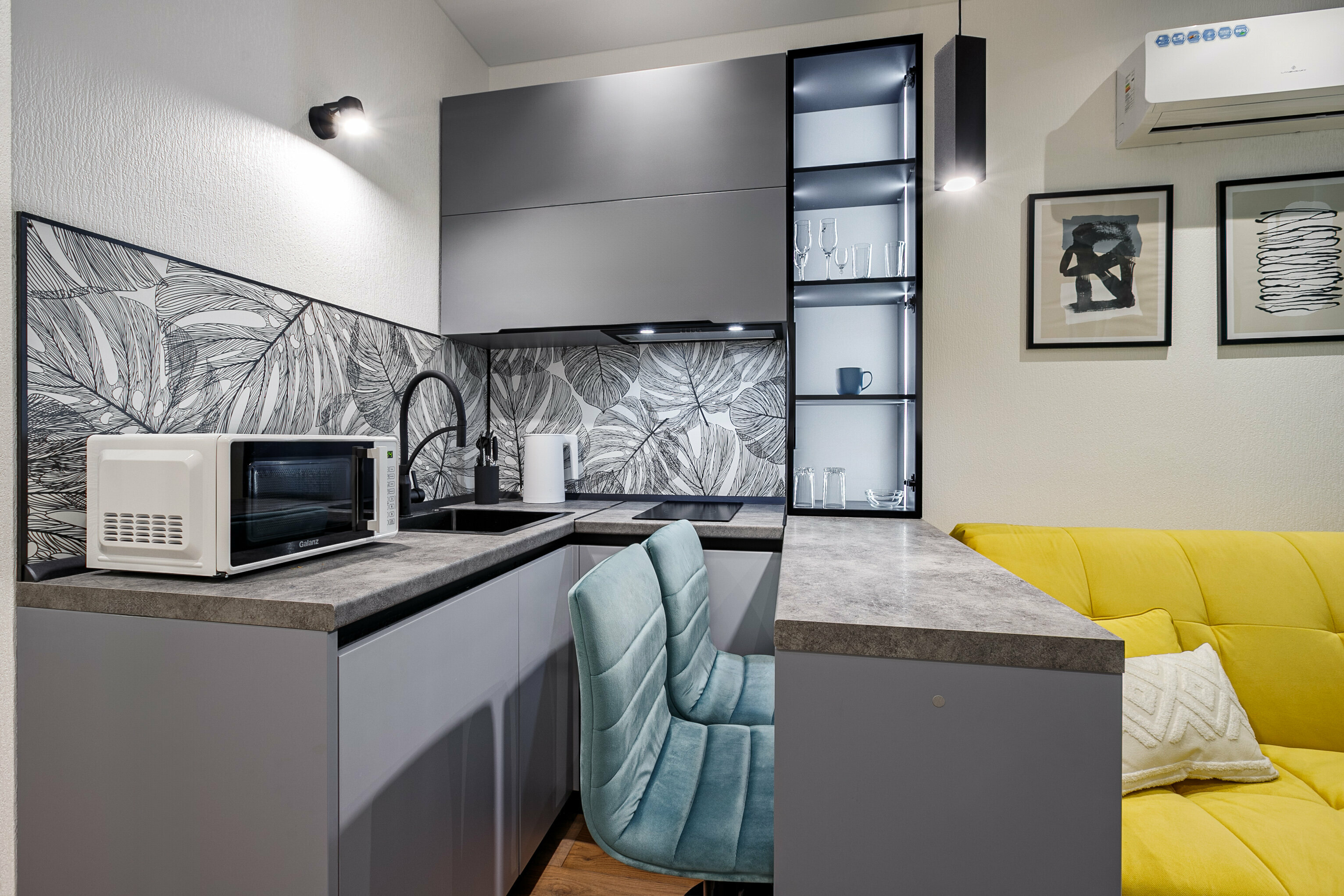 Номер-студия с диваном-кроватью