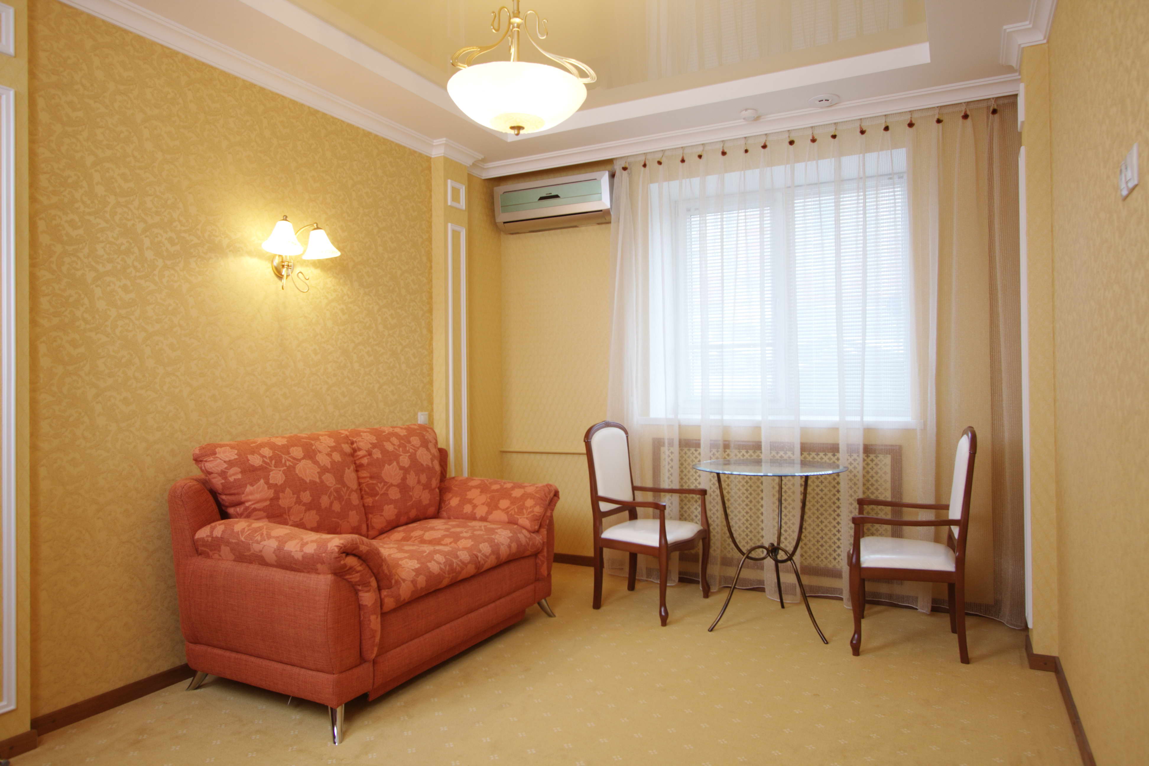 Двухместный номер с двуспальной кроватью и дополнительной кроватью