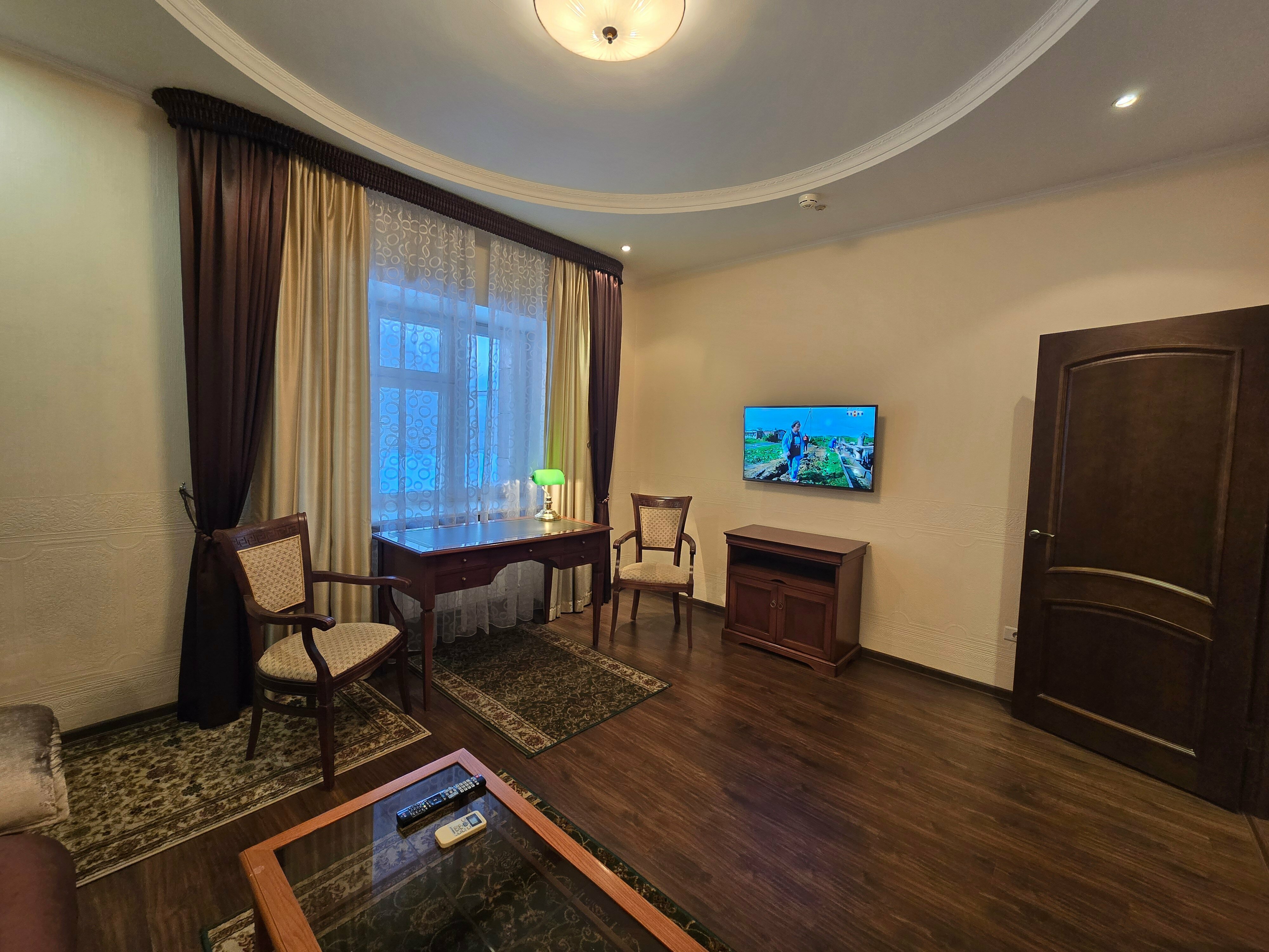 Люкс с кроватью размера «king-size» и балконом