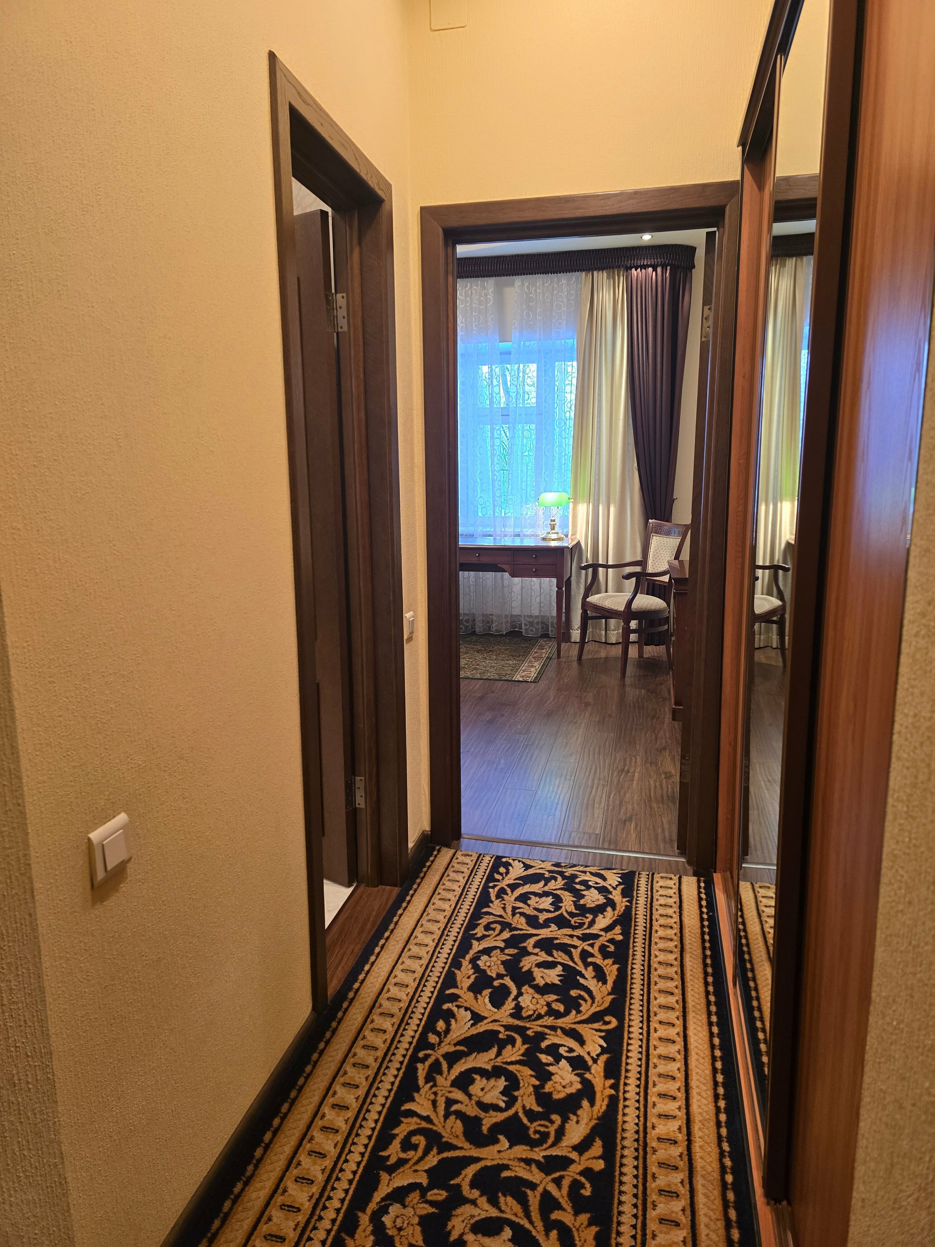 Люкс с кроватью размера «king-size» и балконом