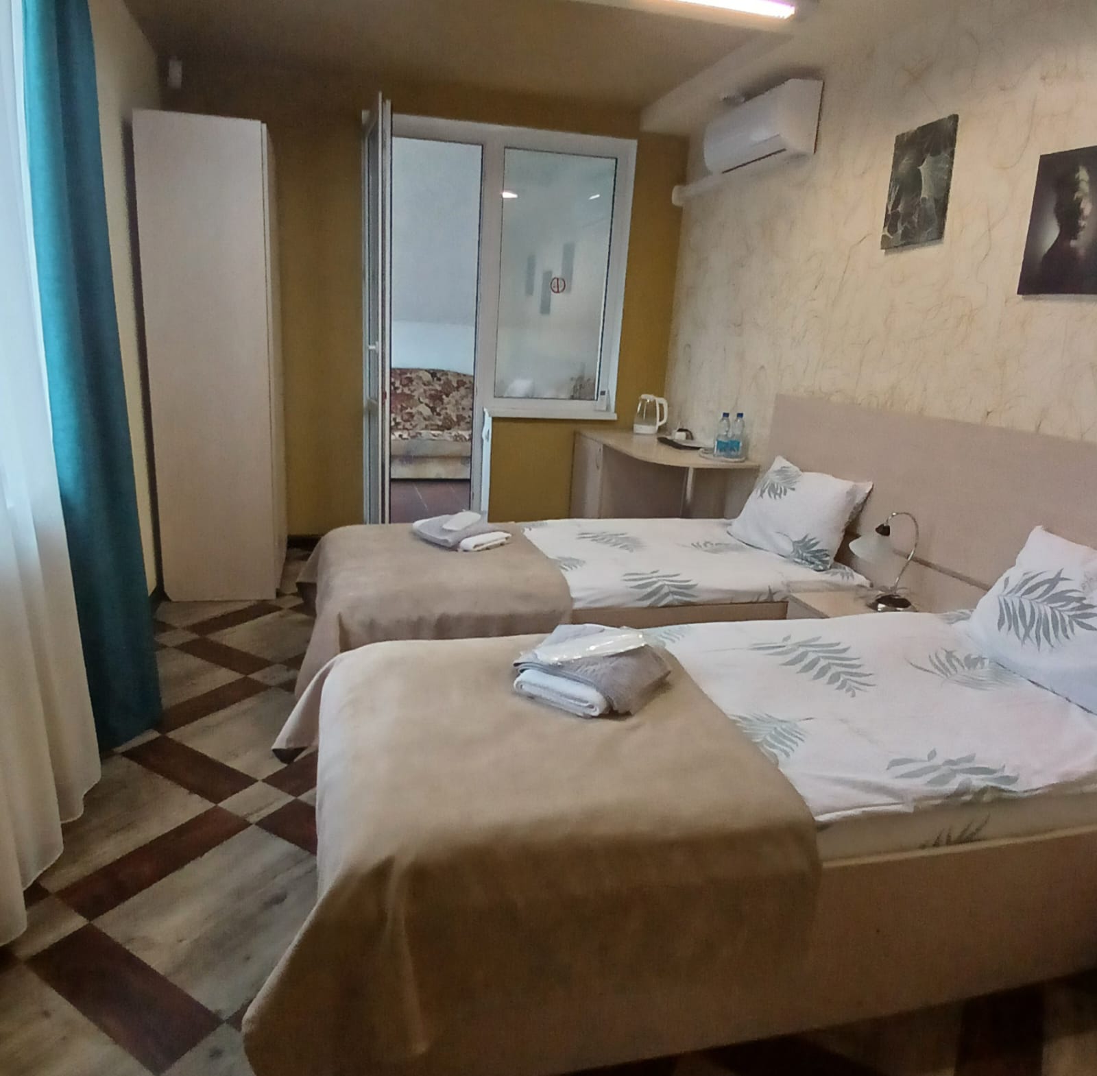 Трехместный номер с террасой