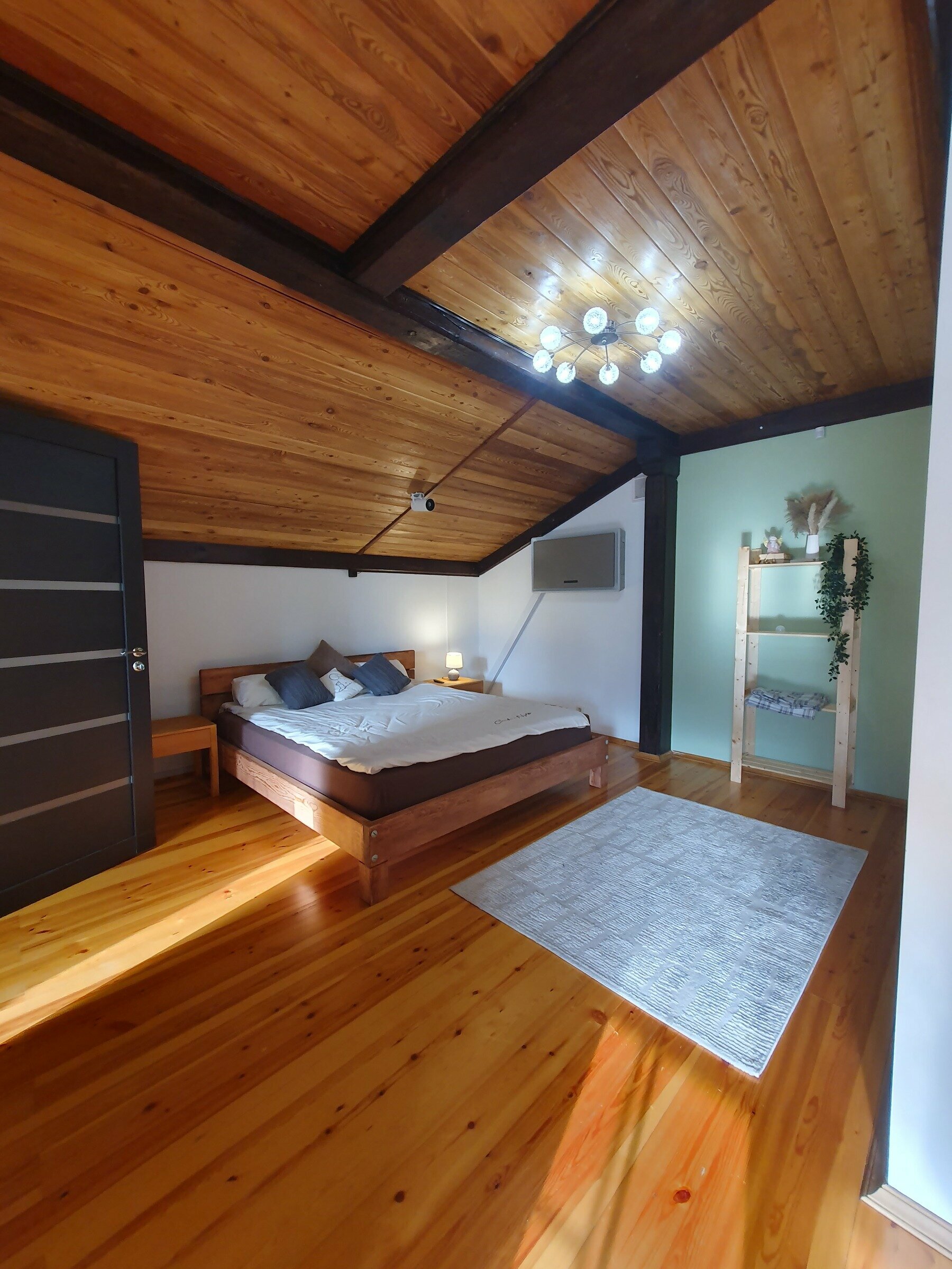 Дом с 6 спальнями