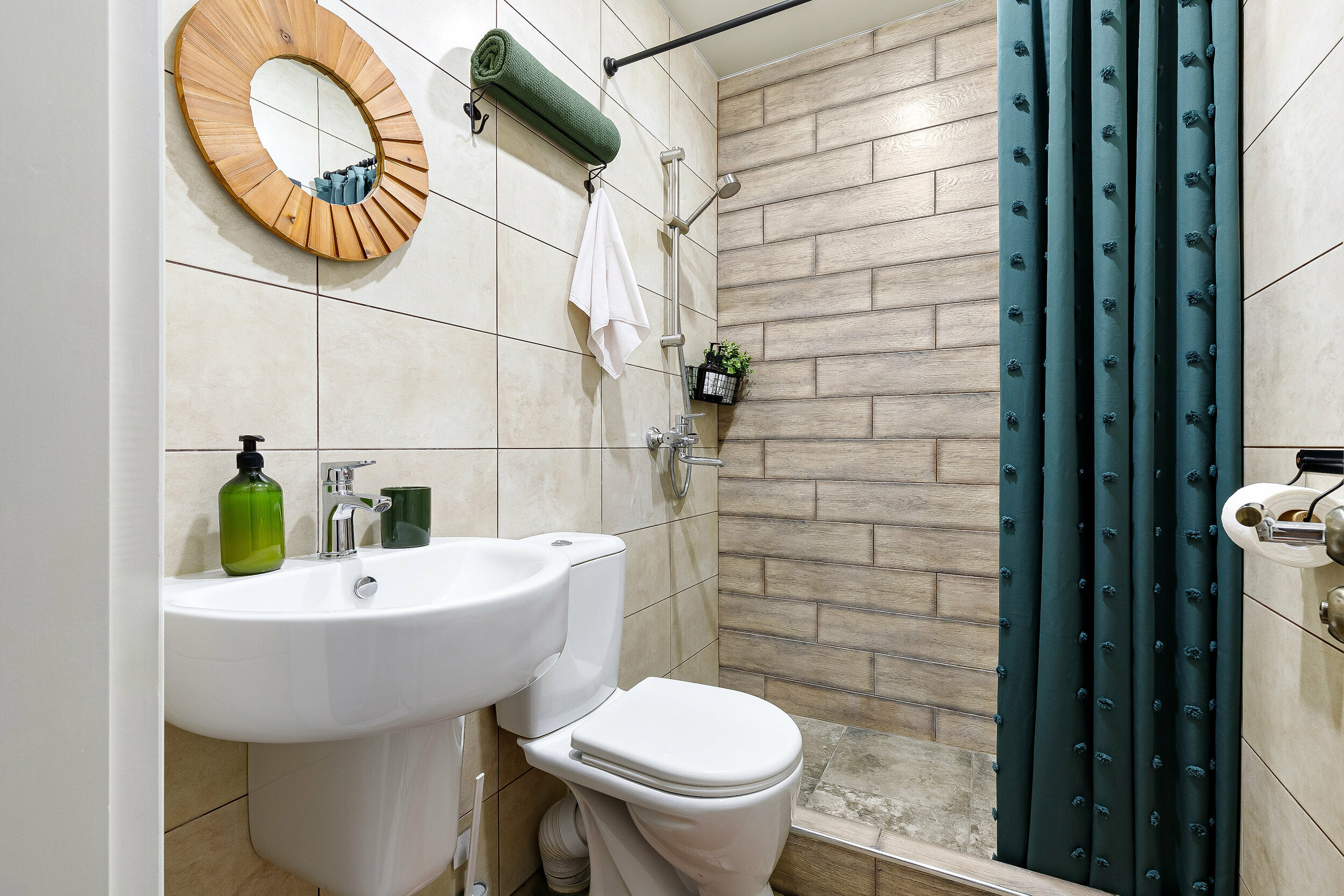 Трехместный номер «Комфорт» с душем