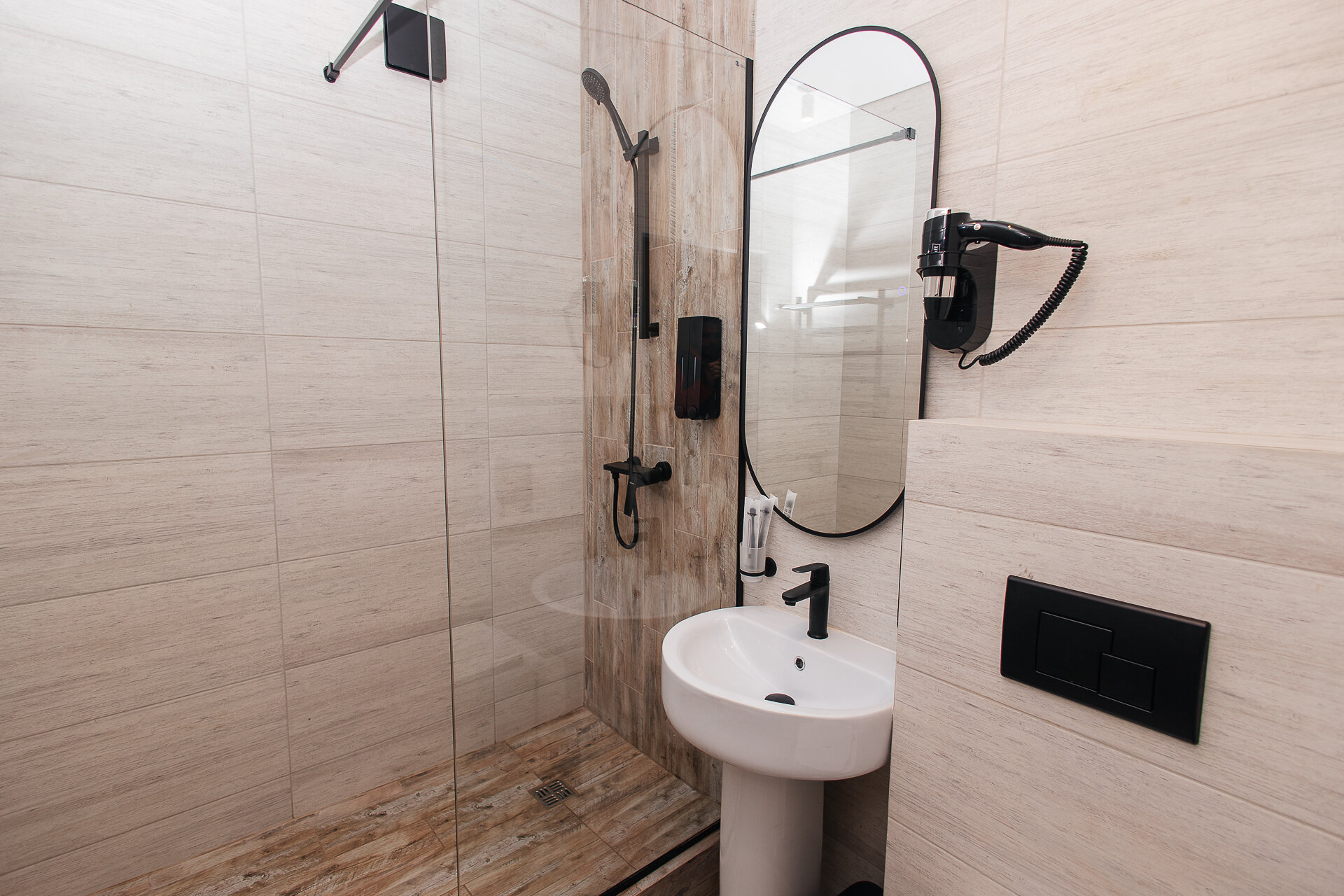 Cемейный номер с собственной ванной комнатой