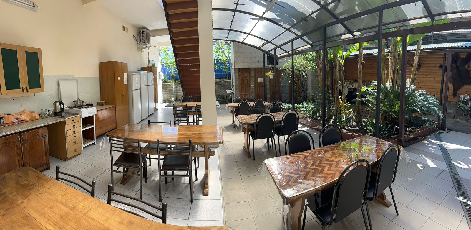 Семейный номер с общей ванной комнатой