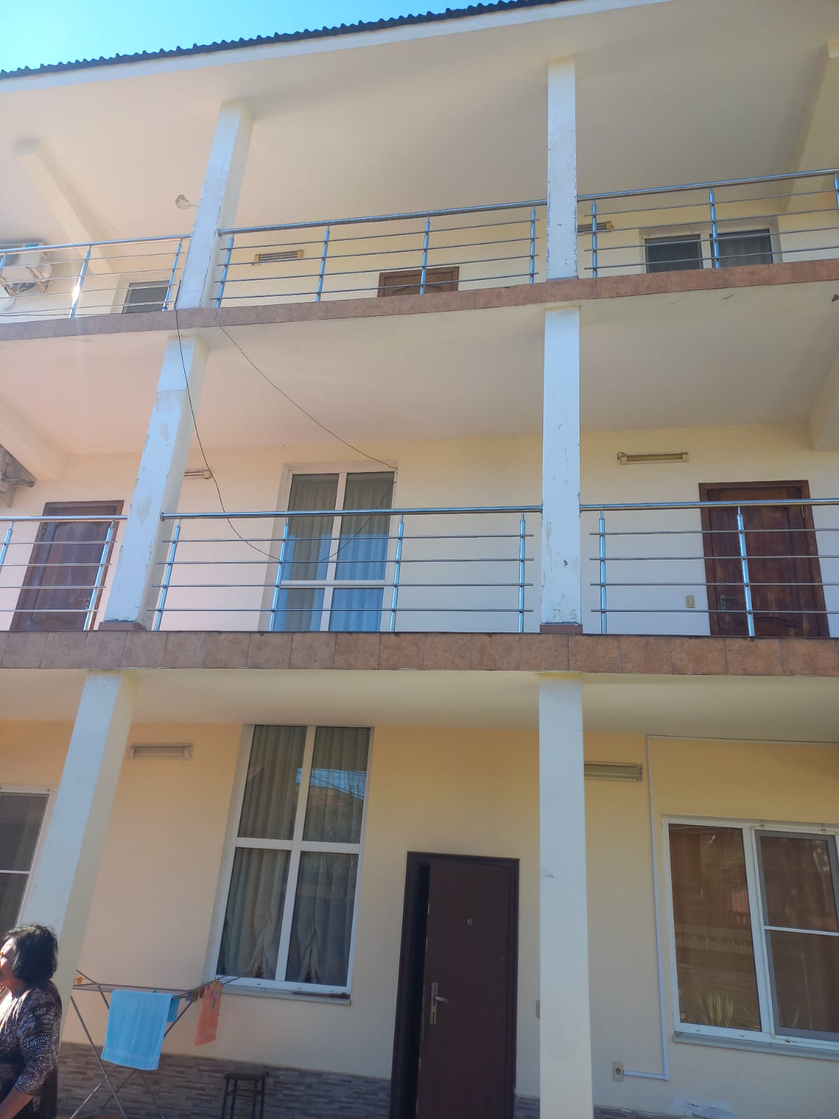 Семейный номер с общей ванной комнатой