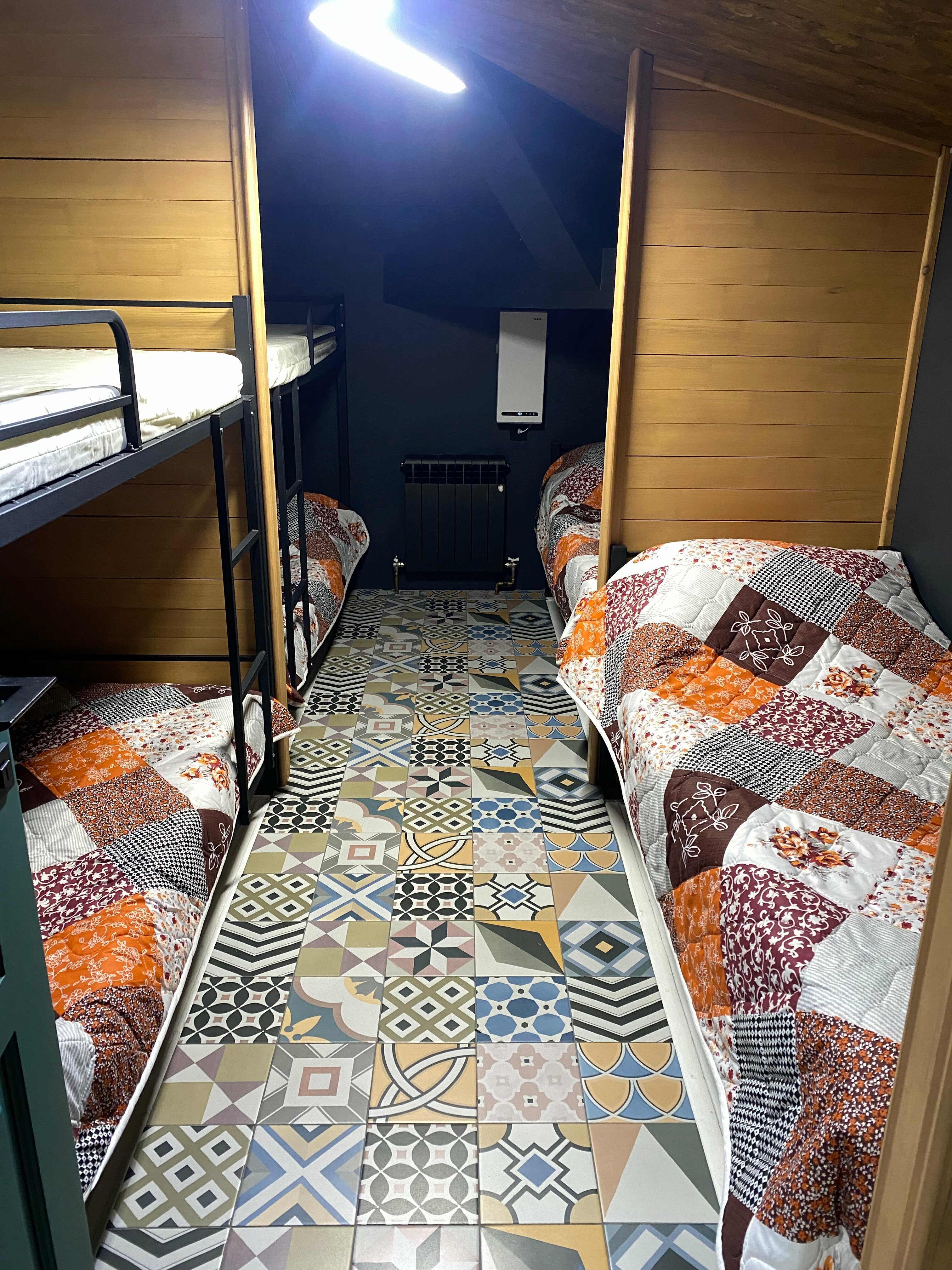 Кровать в общем 8-местном номере